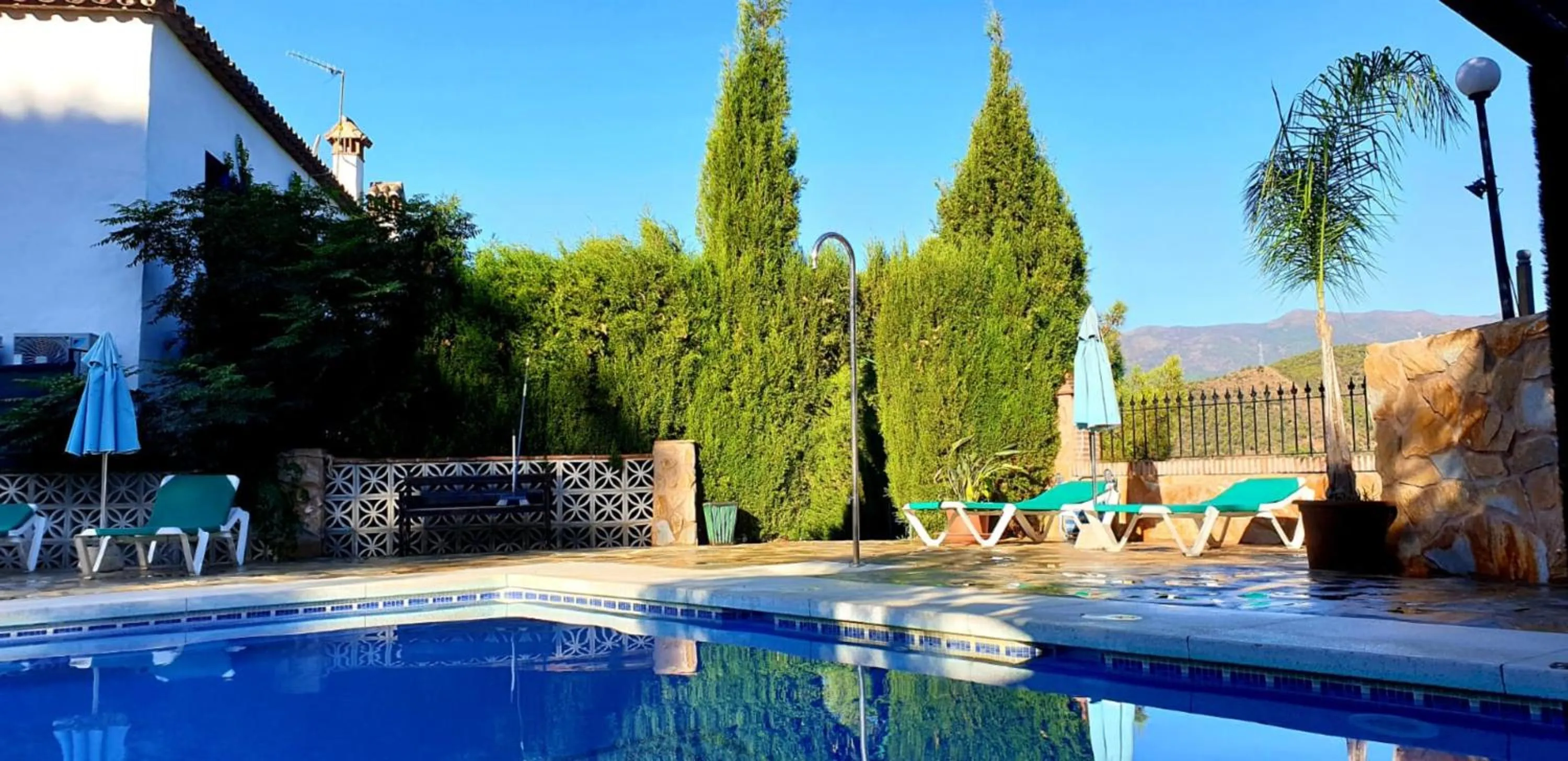 Swimming pool in Hotel Rural Los Jarales