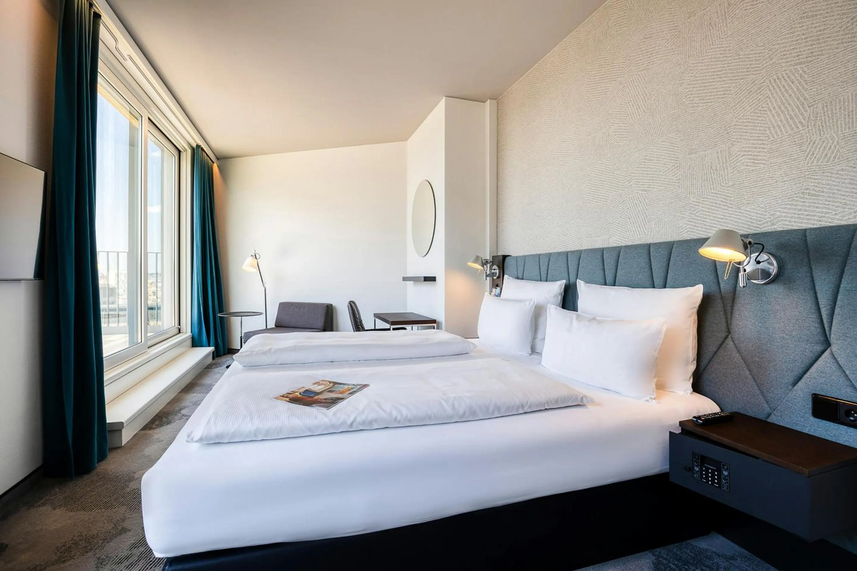 Photo of the whole room, Bed in Motel One Brussels