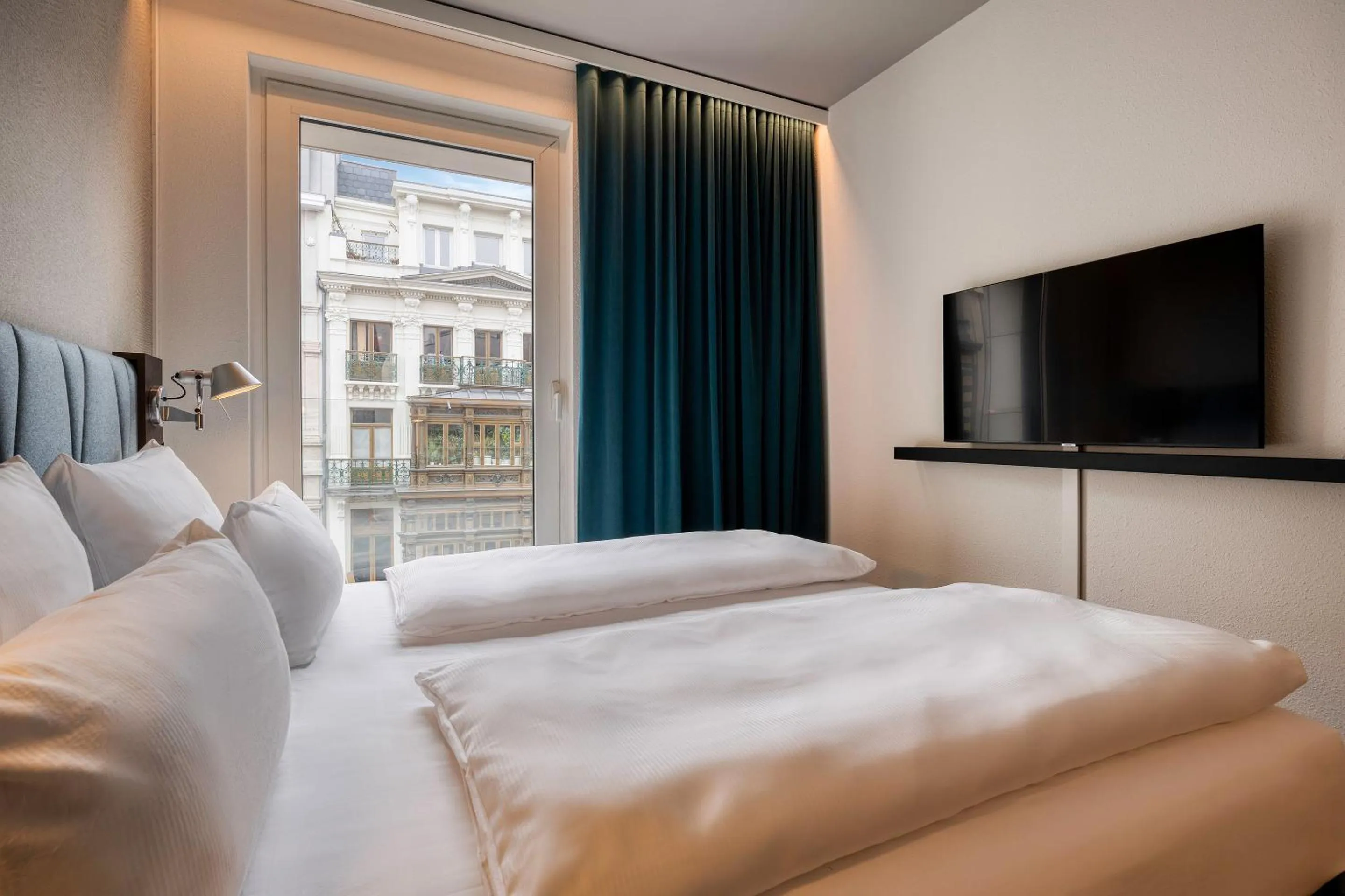 Photo of the whole room, Bed in Motel One Brussels