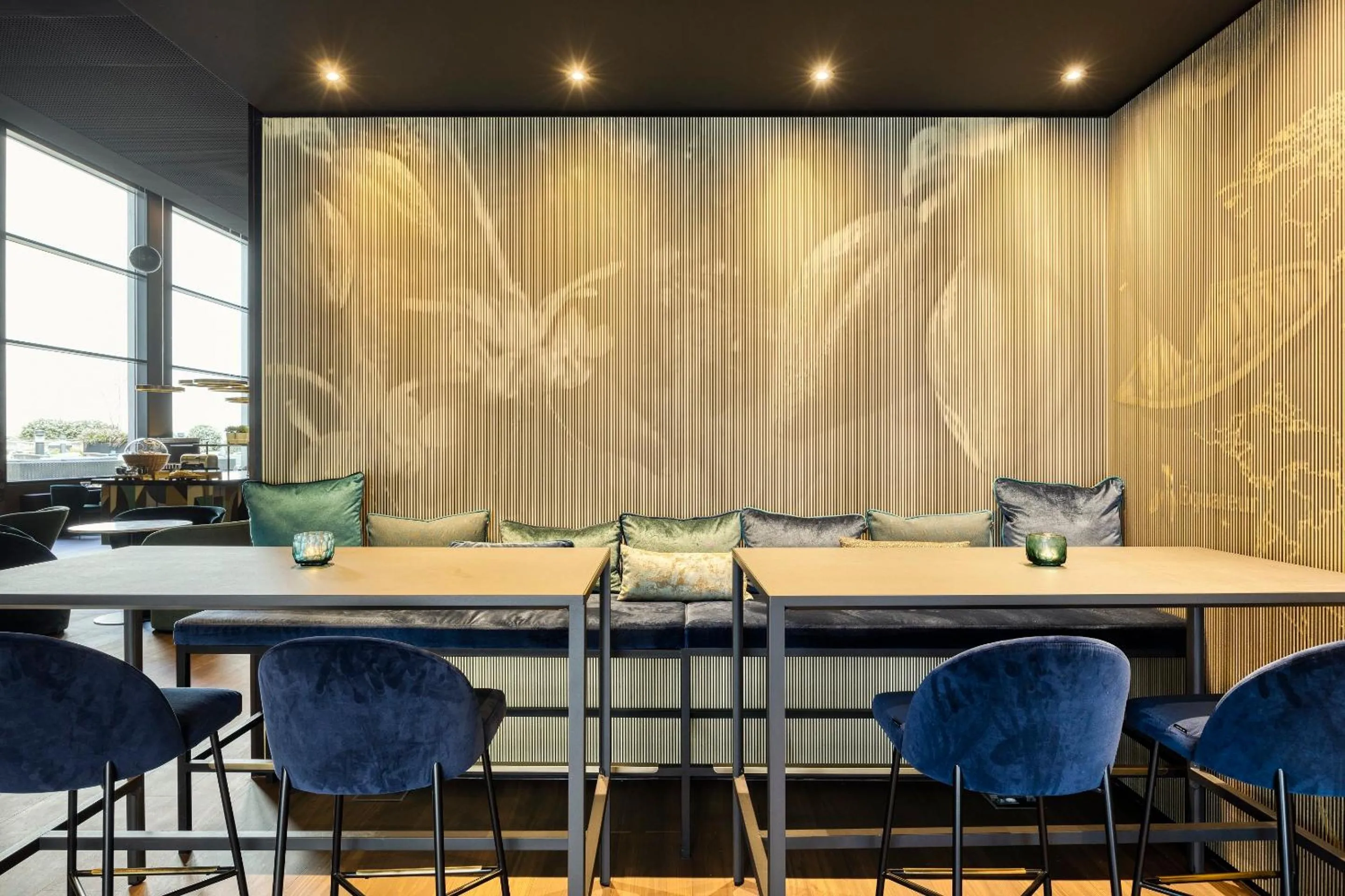 Lounge or bar in Motel One Brussels