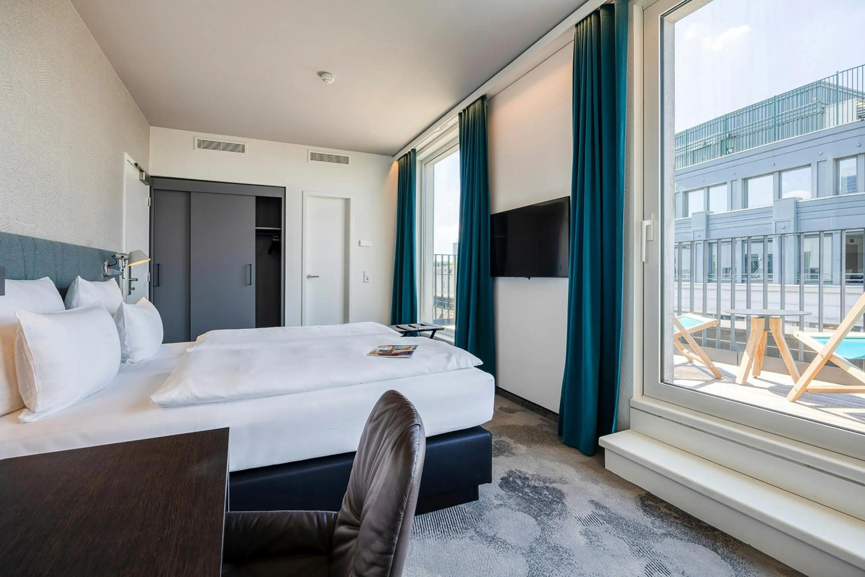 Photo of the whole room, Bed in Motel One Brussels