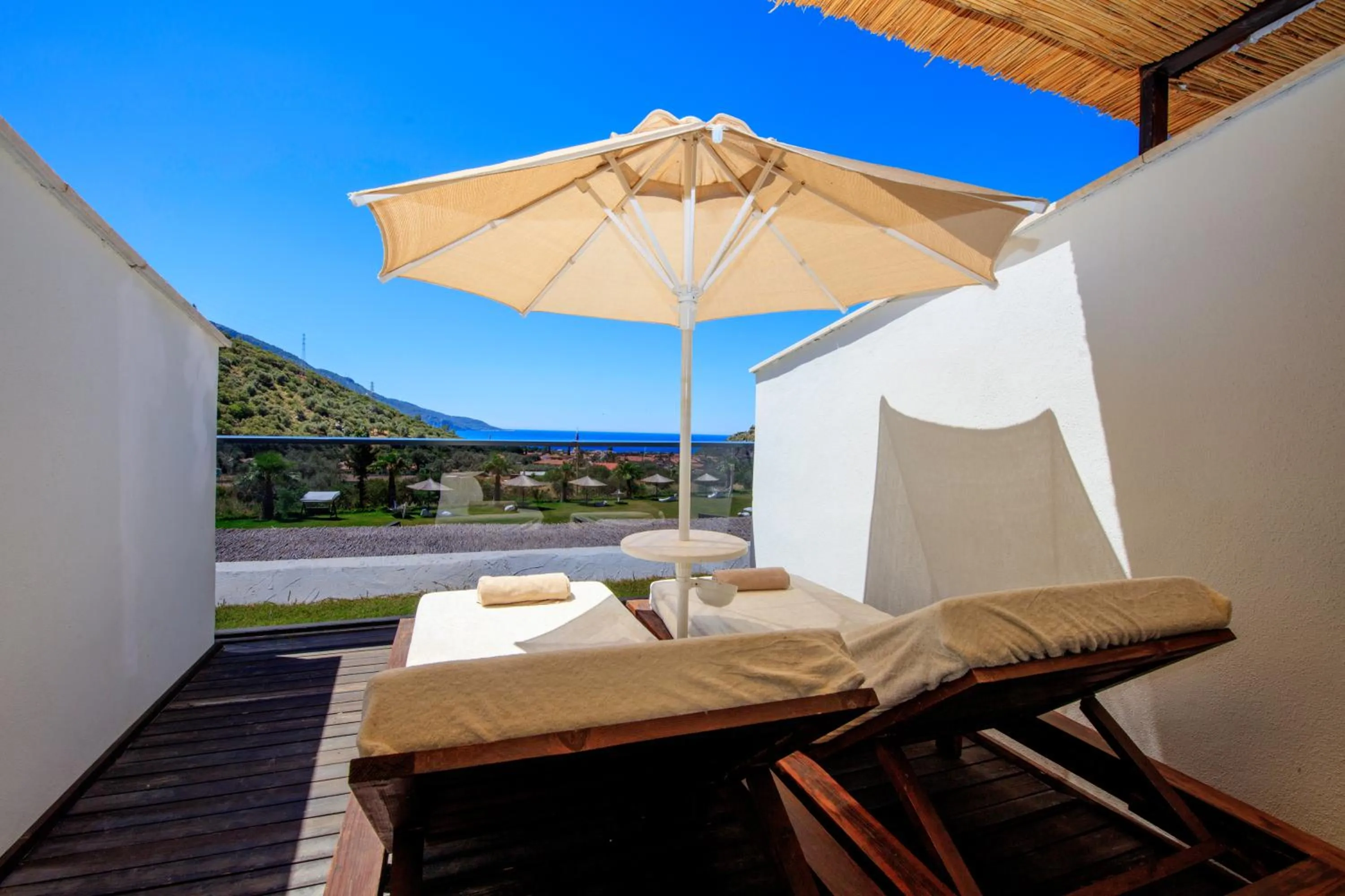 Balcony/Terrace in Manaspark Deluxe Hotel