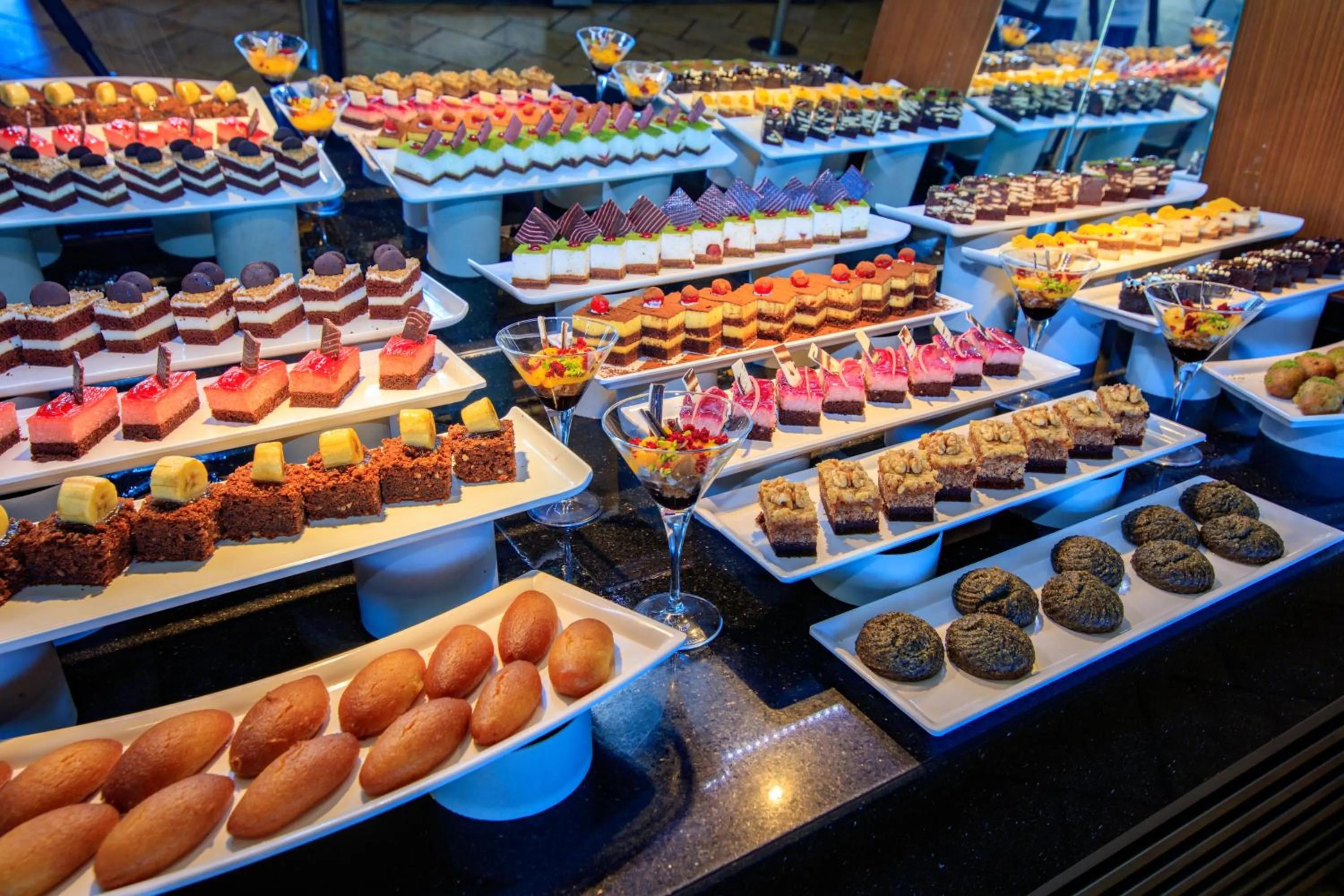 Restaurant/places to eat in Manaspark Deluxe Hotel