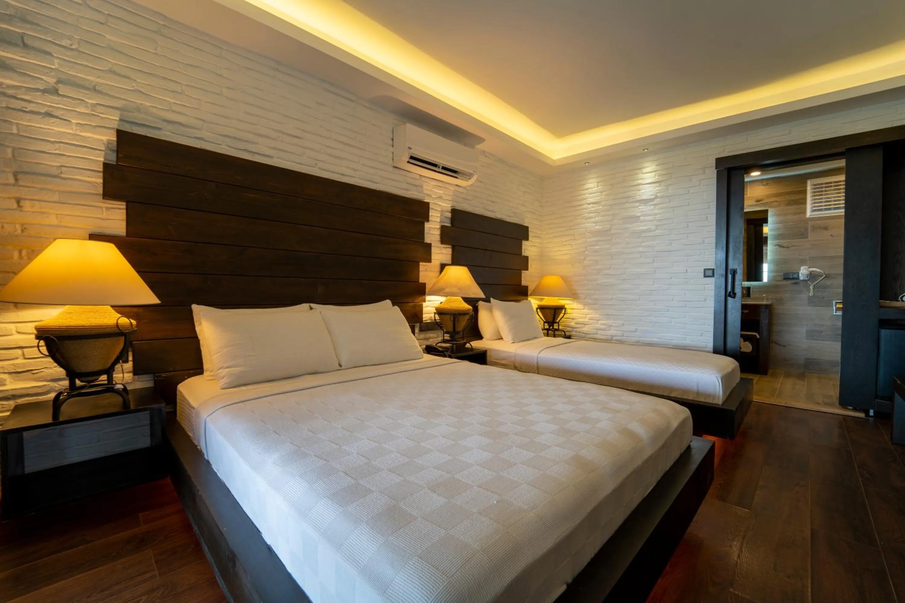 Bed in Manaspark Deluxe Hotel