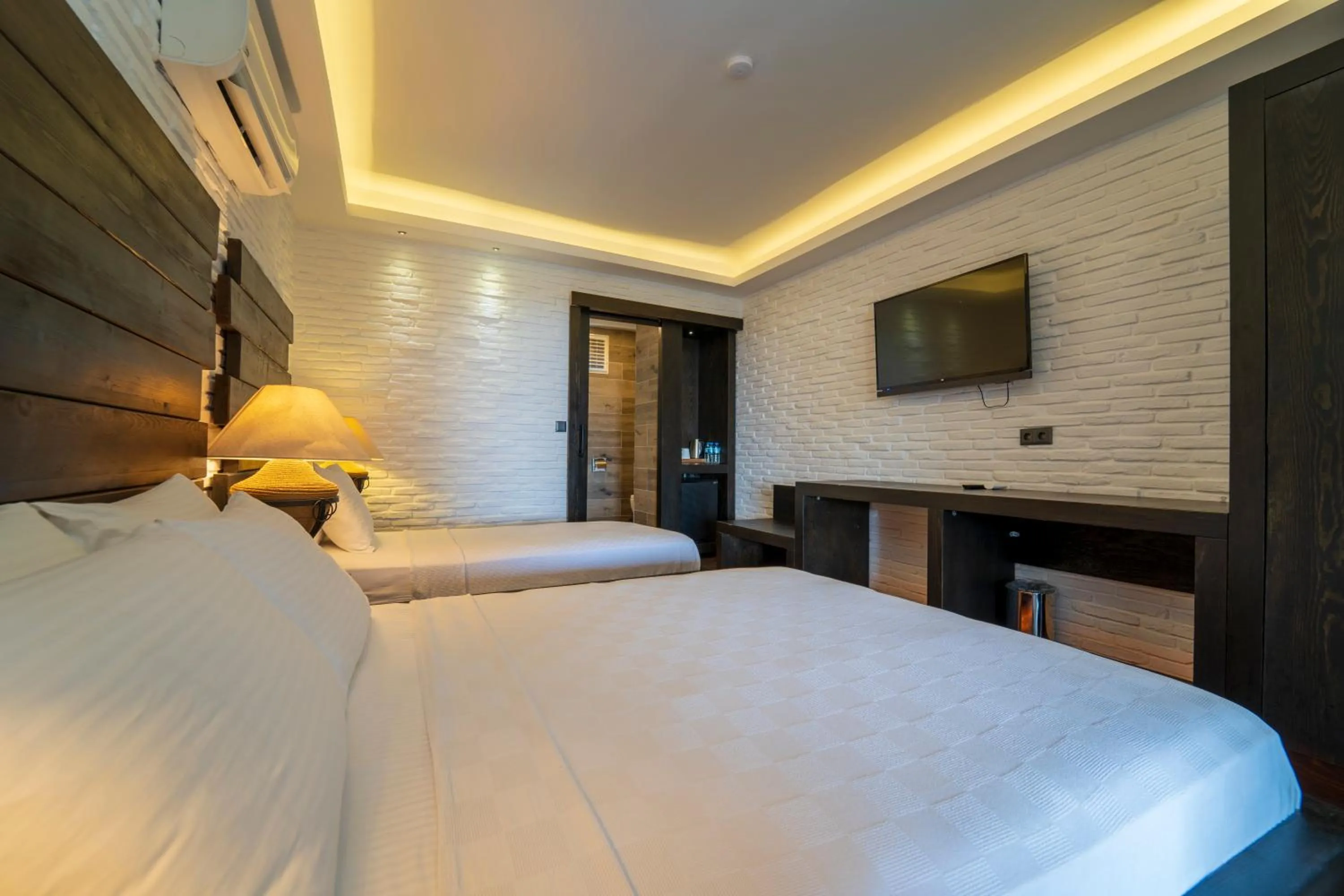 Bed in Manaspark Deluxe Hotel