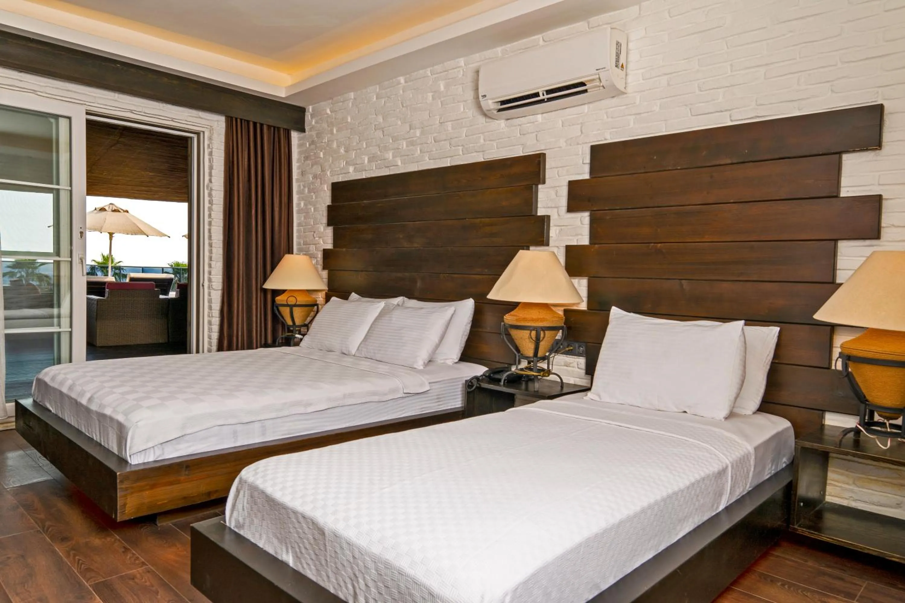 Photo of the whole room, Bed in Manaspark Deluxe Hotel