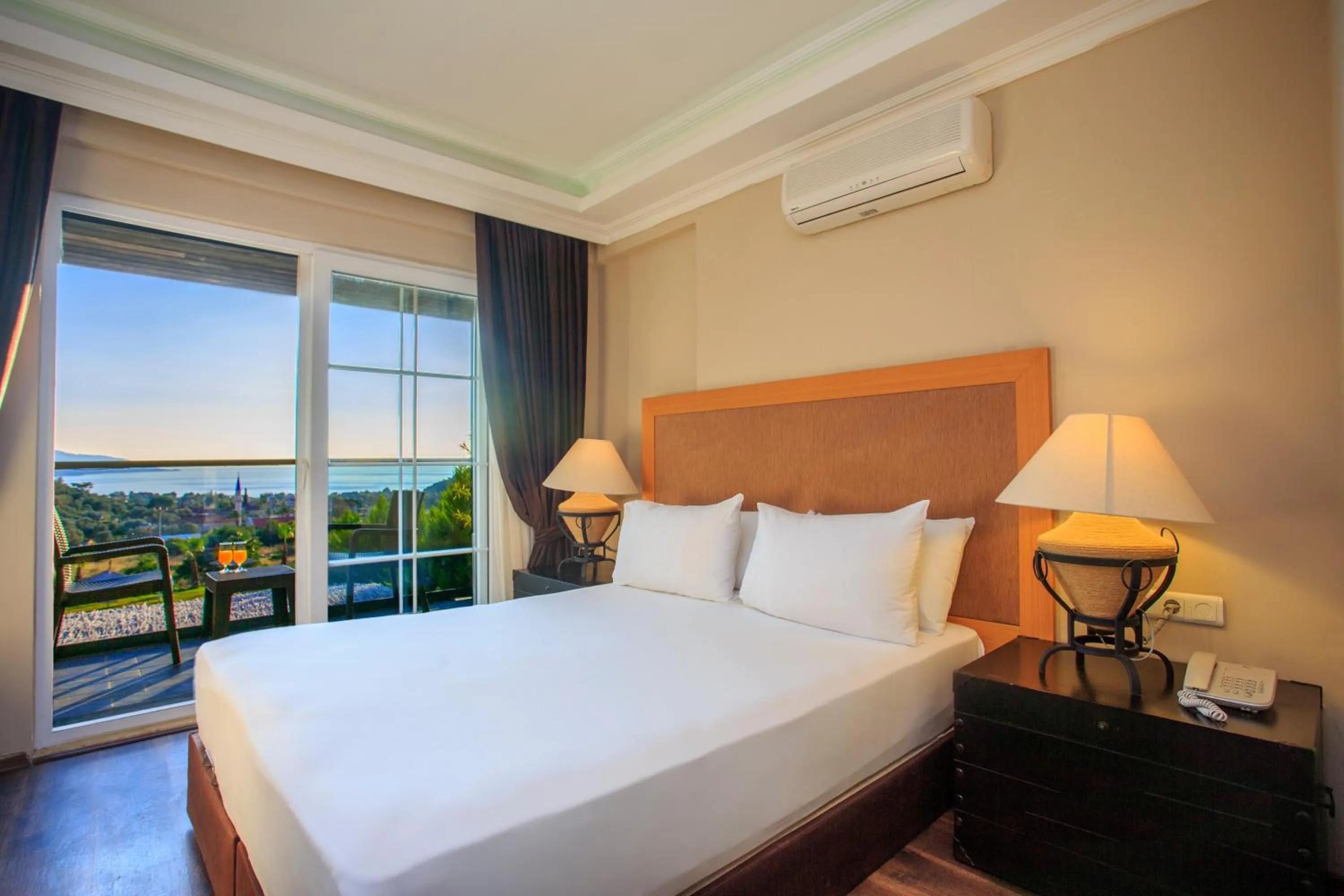 Bedroom, Bed in Manaspark Deluxe Hotel