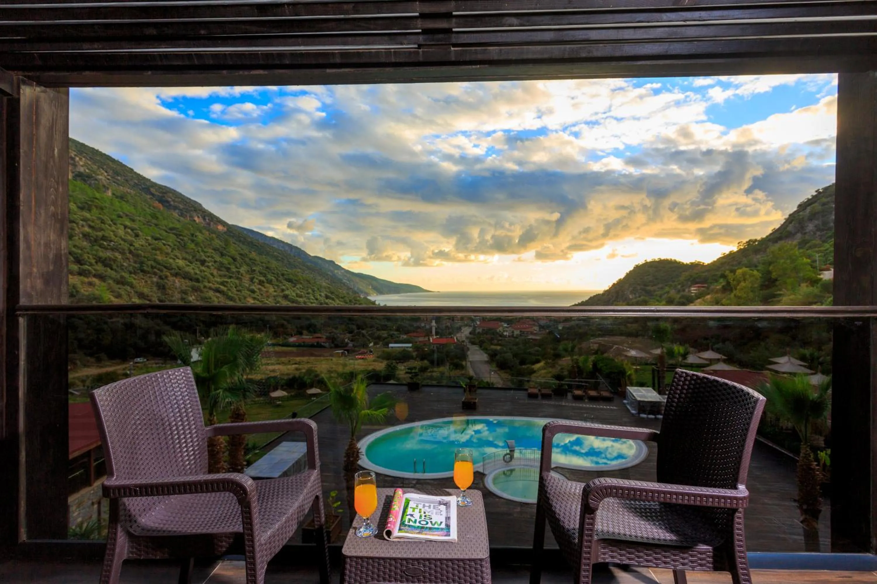 Balcony/Terrace in Manaspark Deluxe Hotel