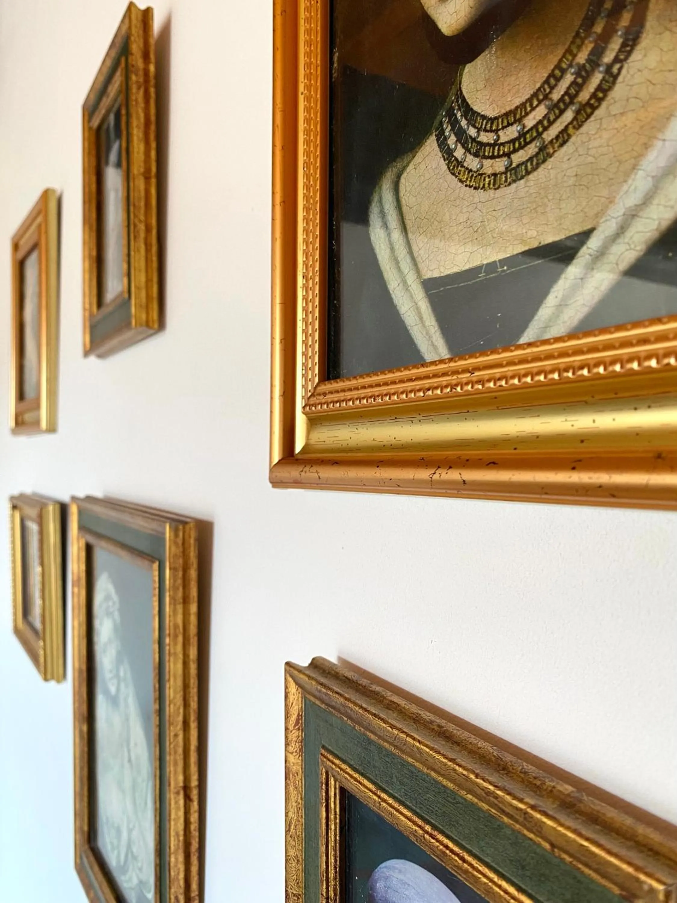 Decorative detail in Domaine du Cellier de la Couronne