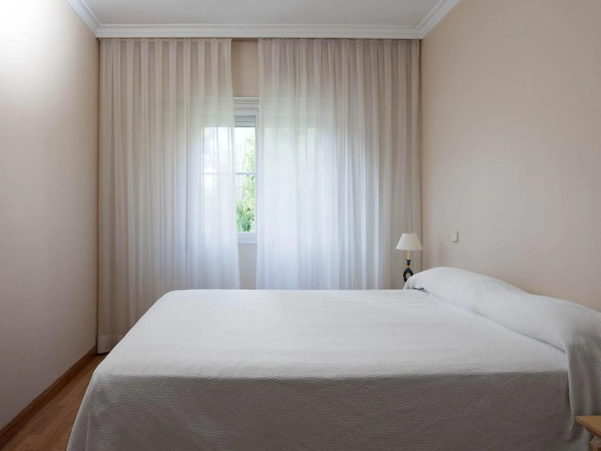 Bedroom, Bed in TH Aravaca