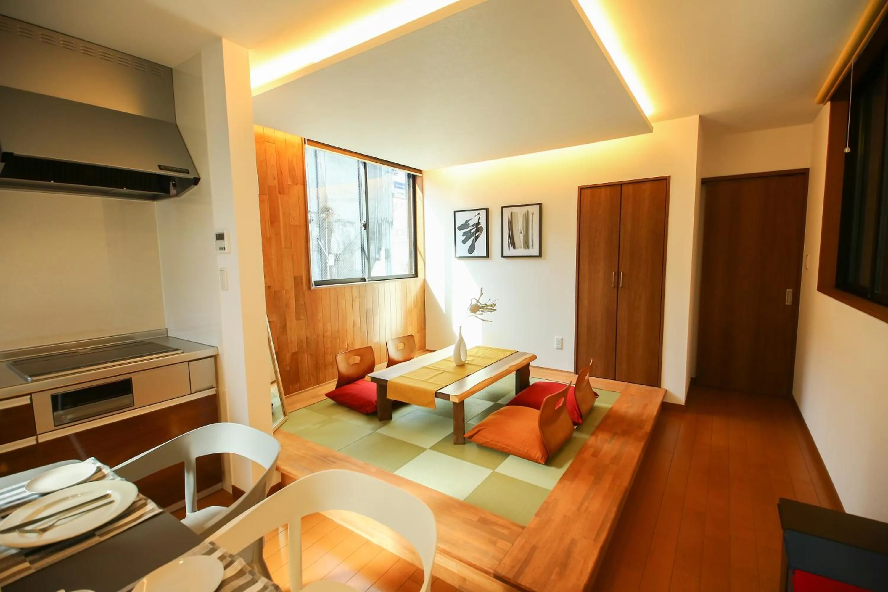 Seating area in PrimeRoom別府 TATAMIsuite