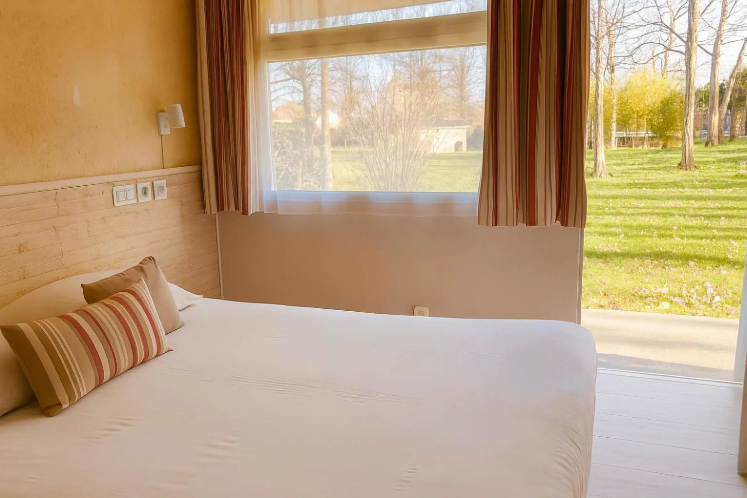 Garden view, Bed in Résidence Thibaud