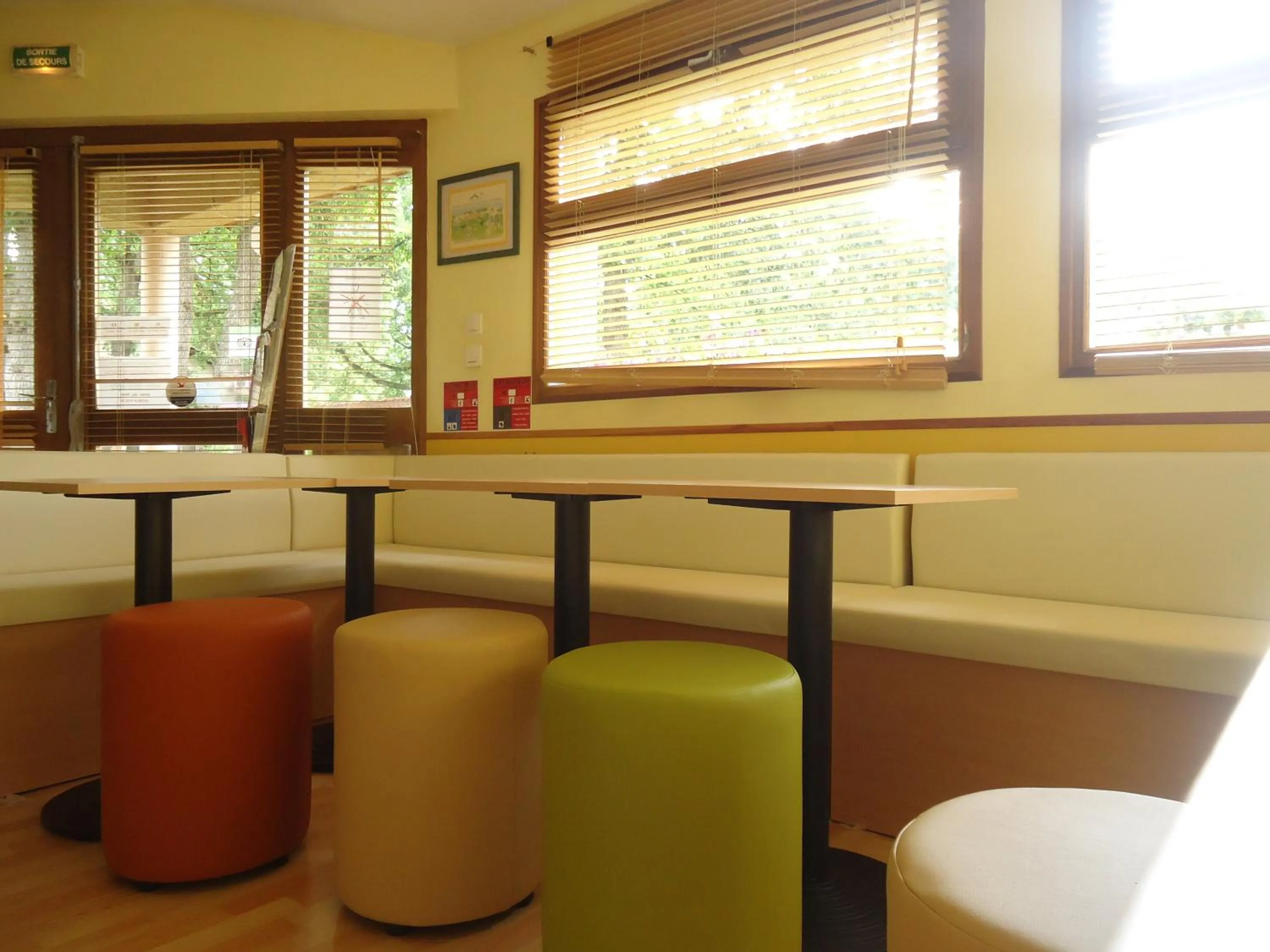 Restaurant/places to eat in Résidence Thibaud