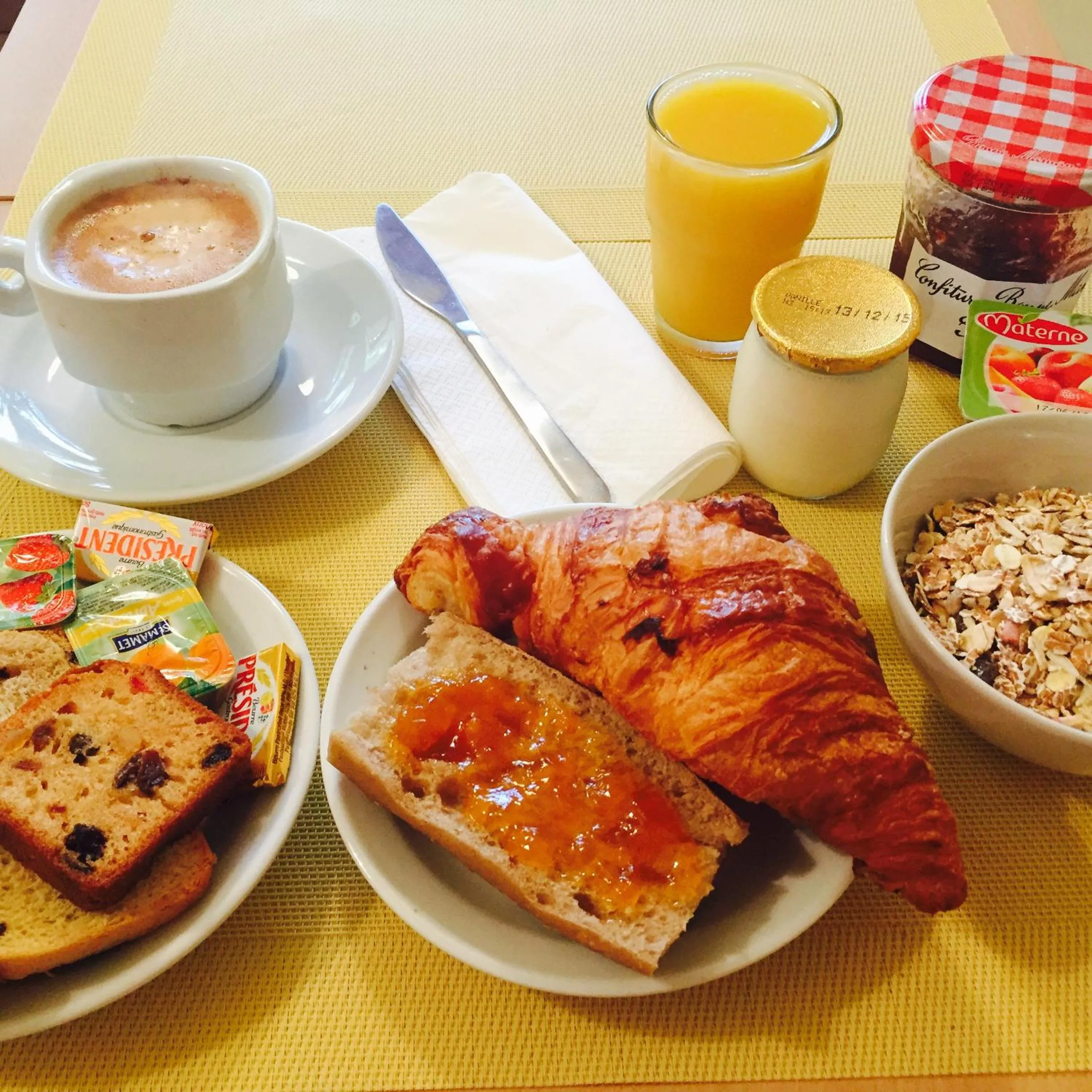 Breakfast in Résidence Thibaud