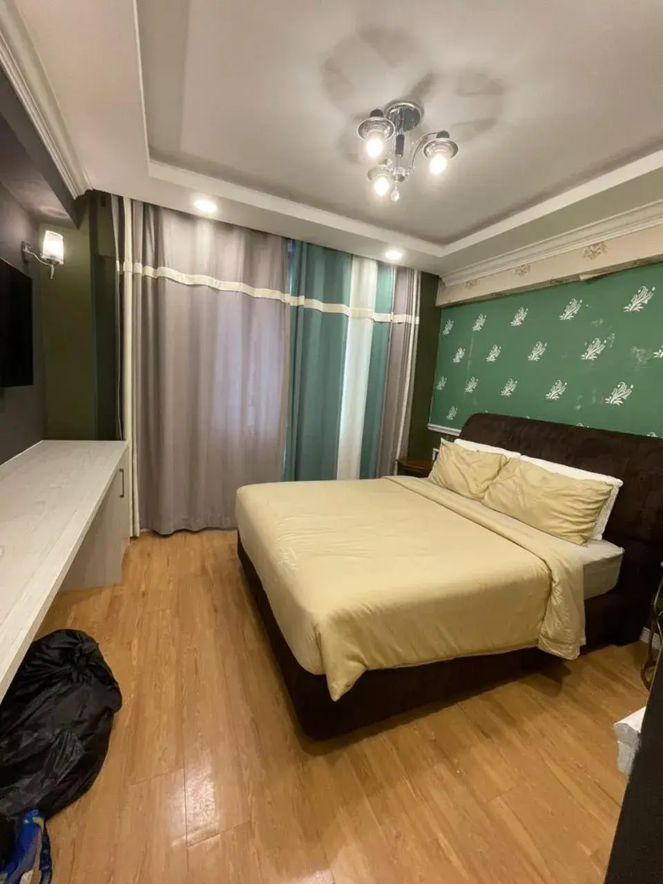 Queen Room - single occupancy in Grand Illusyin Queen Room - single occupancy in Grand Illusyin