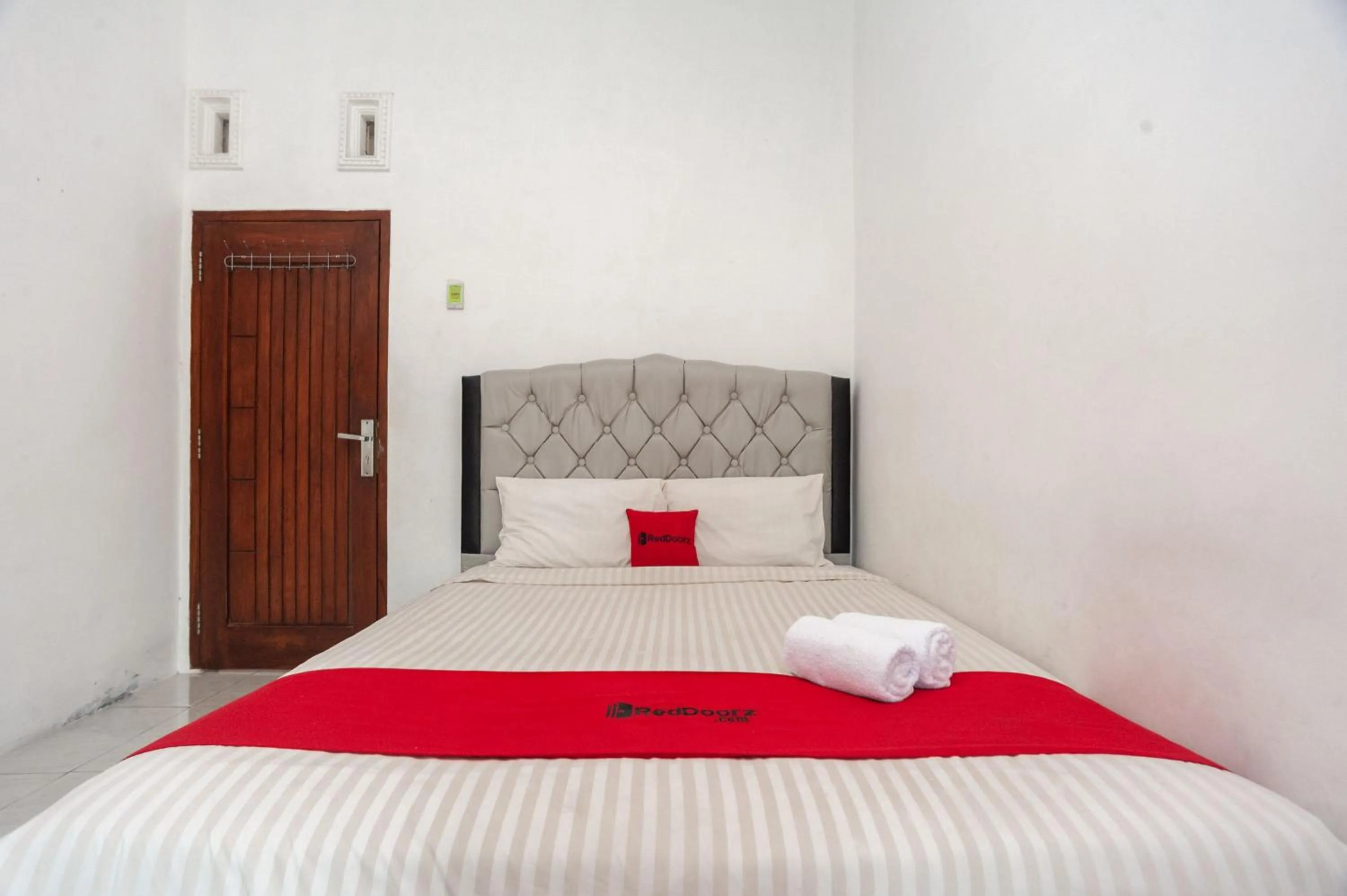 Bedroom, Bed in RedDoorz Syariah @ Jalan Panglima Polim Lampung