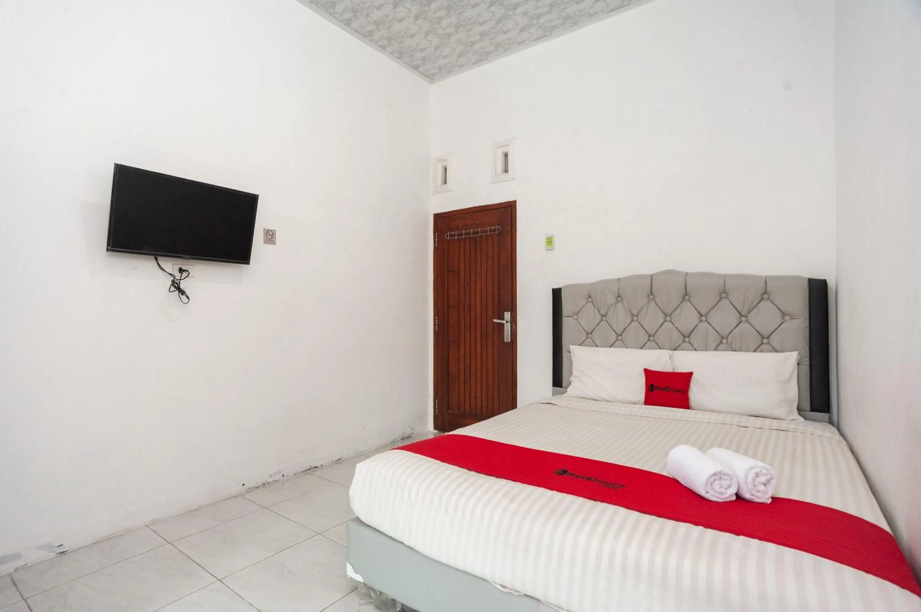 Bedroom, Bed in RedDoorz Syariah @ Jalan Panglima Polim Lampung