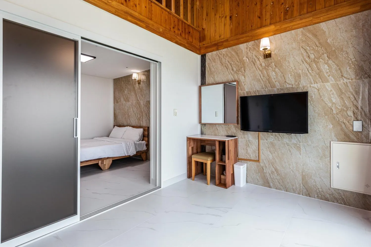 Bed in Aewol Oceanstay