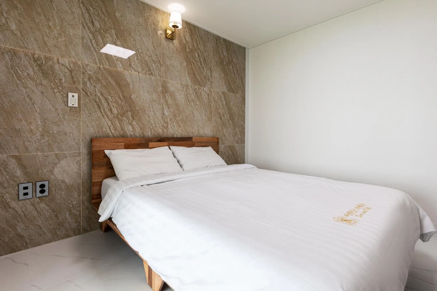 Bed in Aewol Oceanstay