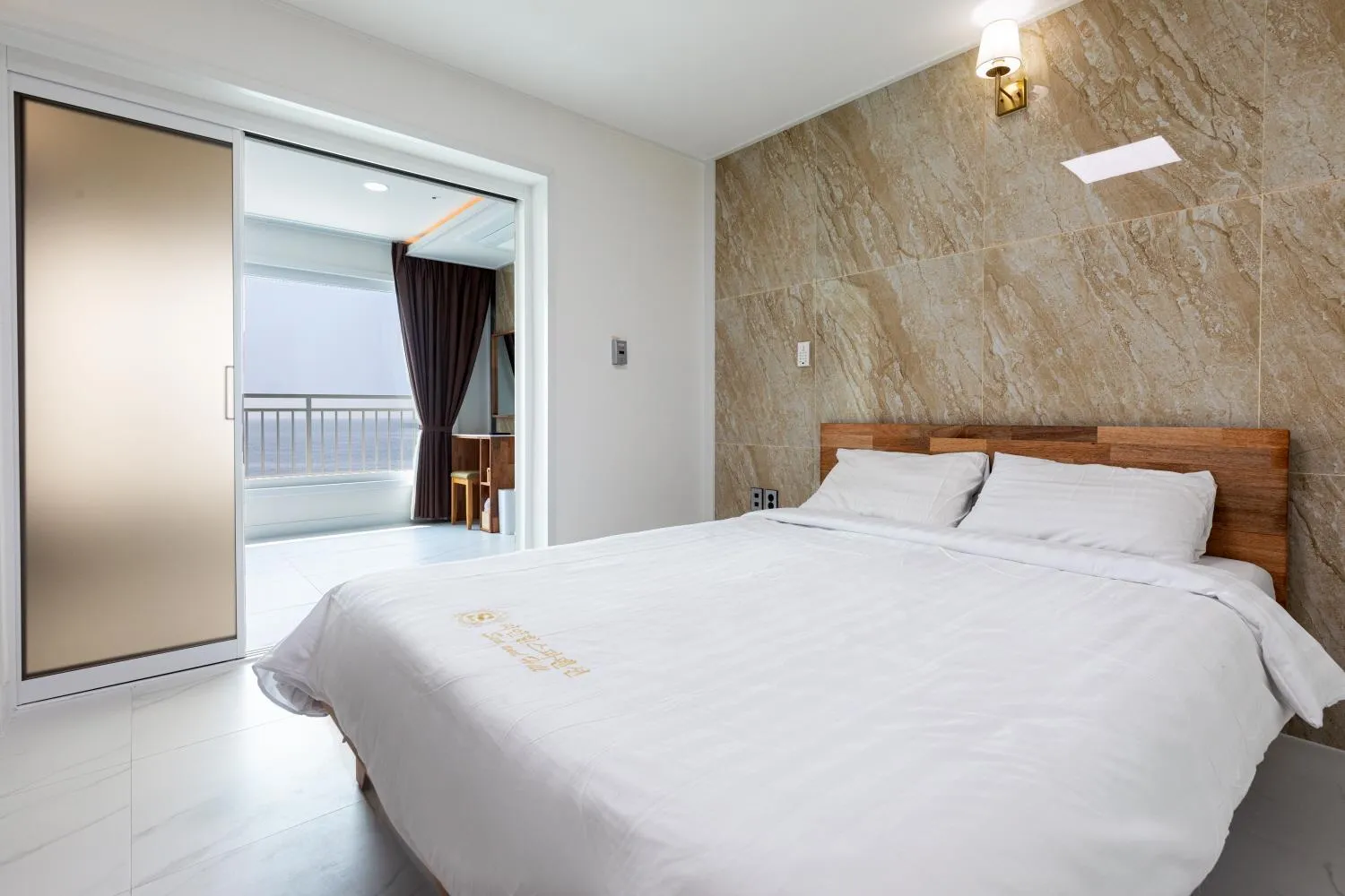 Bed in Aewol Oceanstay