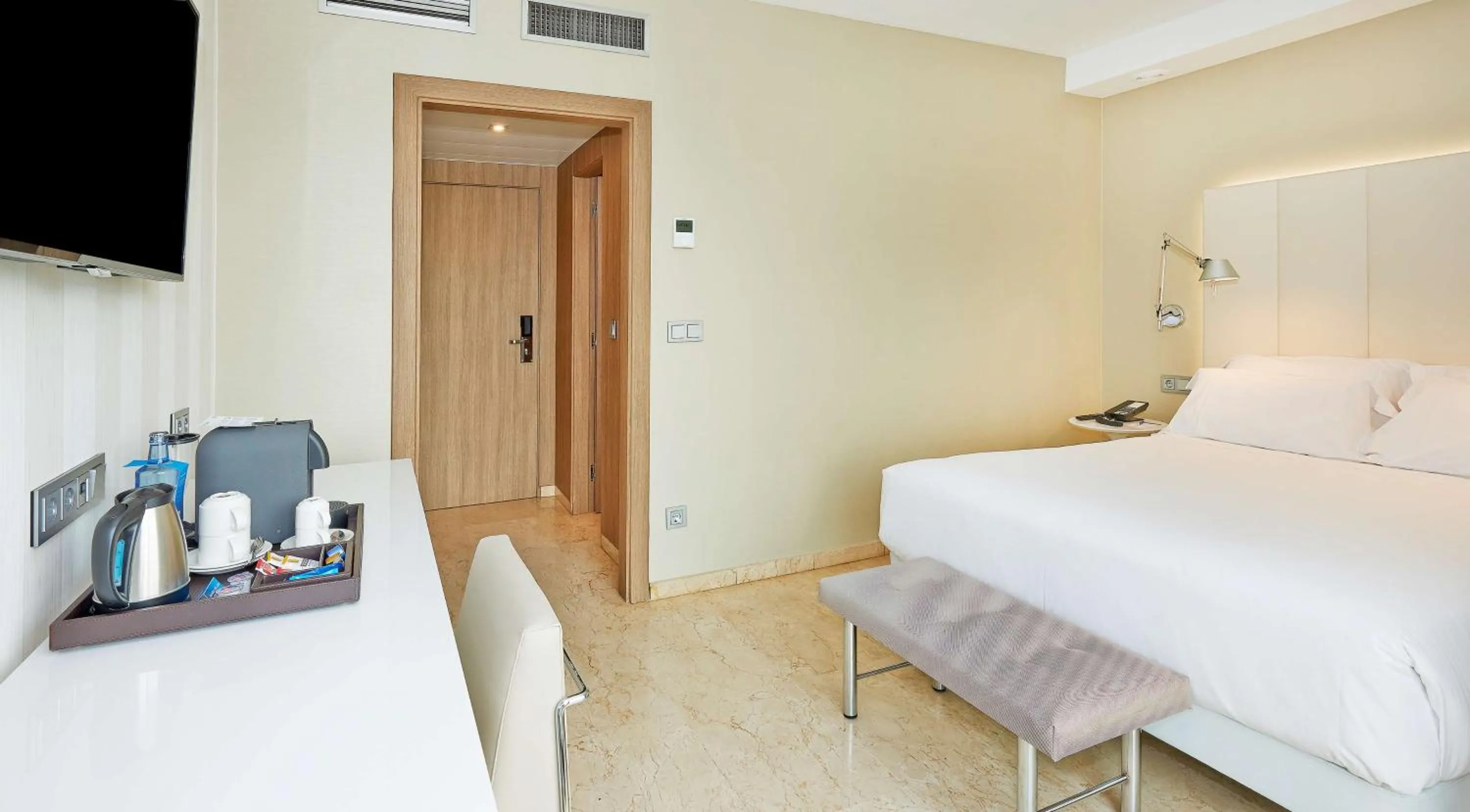 Bedroom, Bed in NH Ciudad de Zaragoza