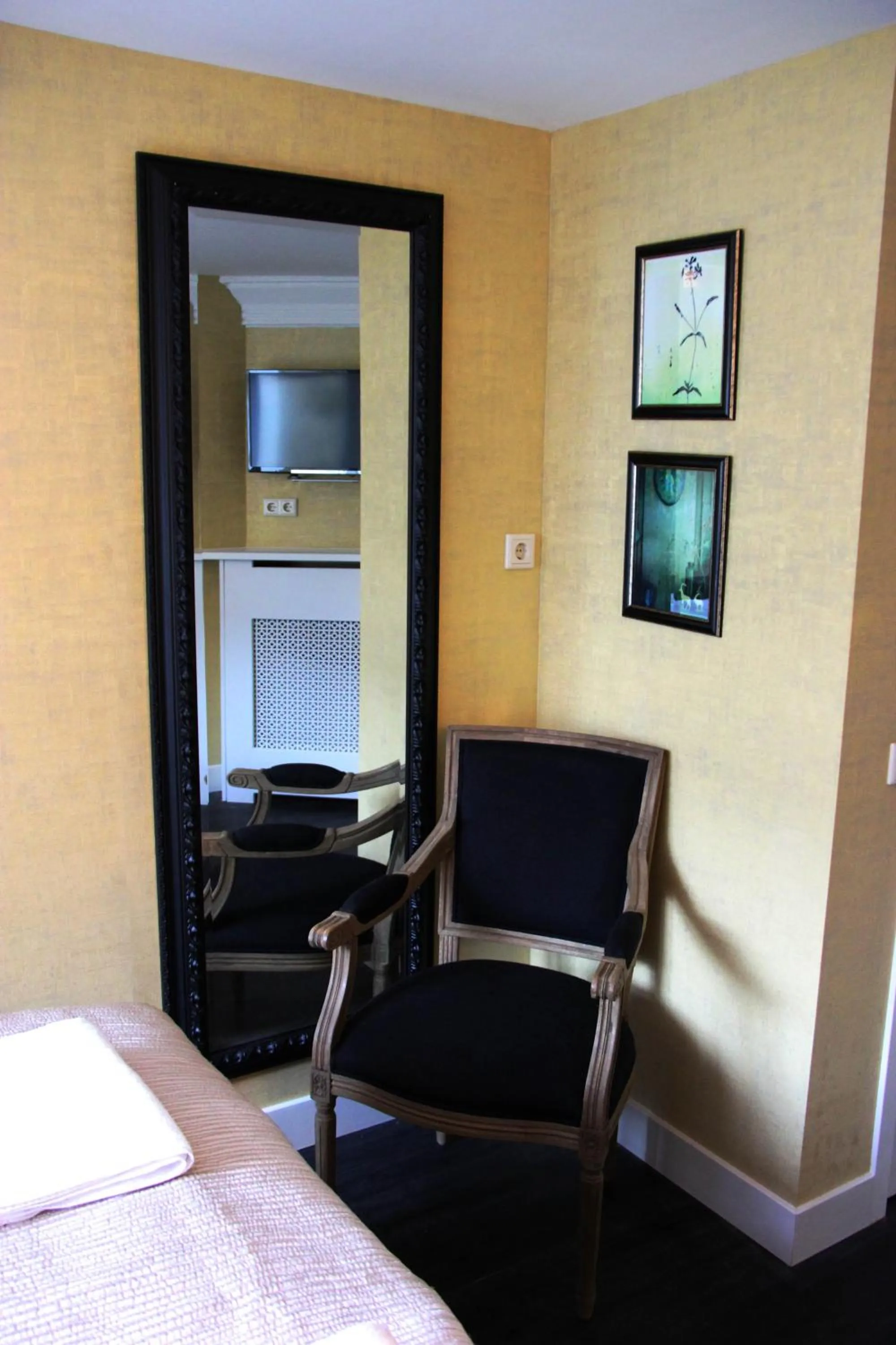 Bed in House of Freddy