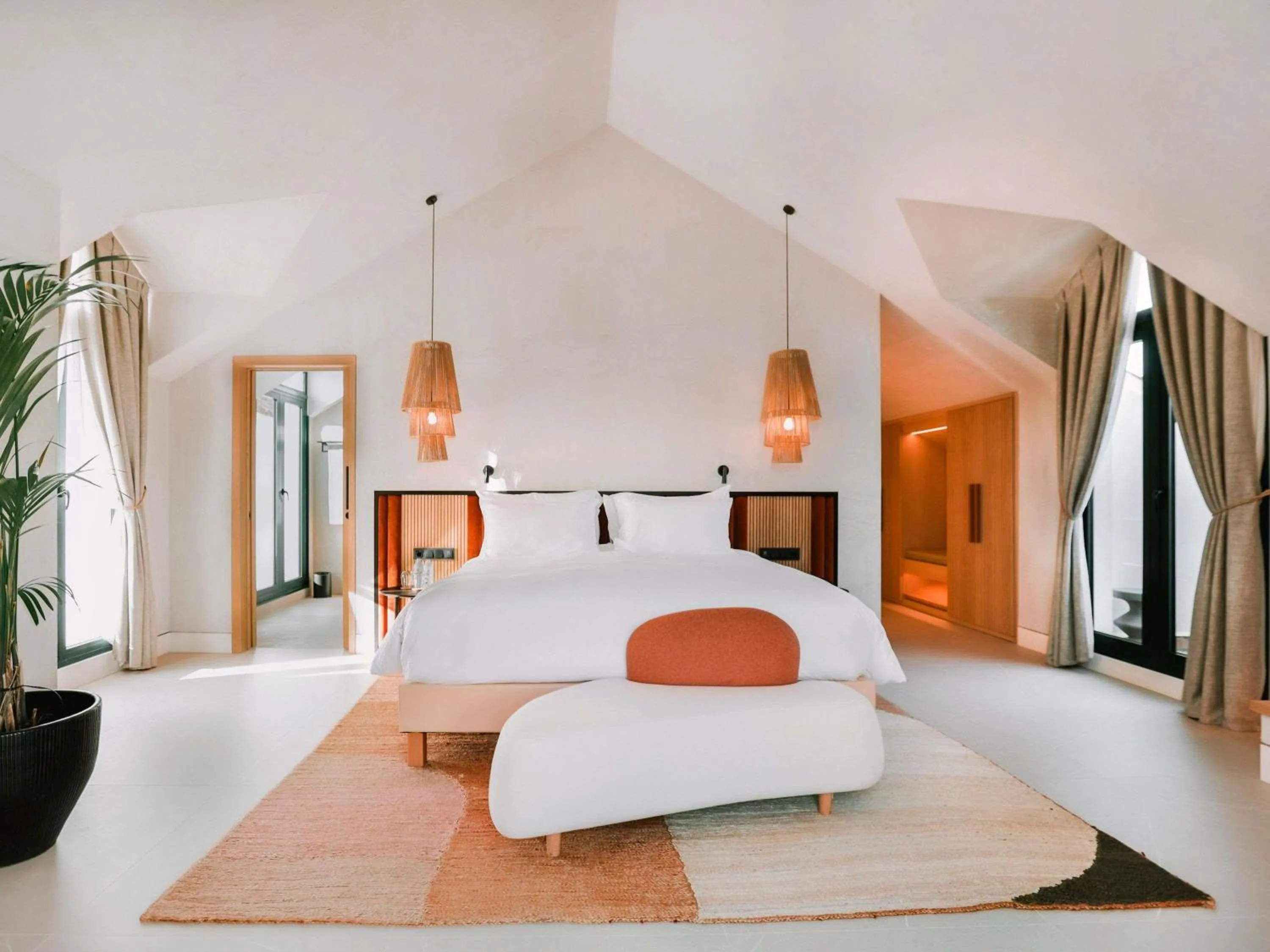 Property building, Bed in SO/ Sotogrande Spa & Golf Resort Hotel