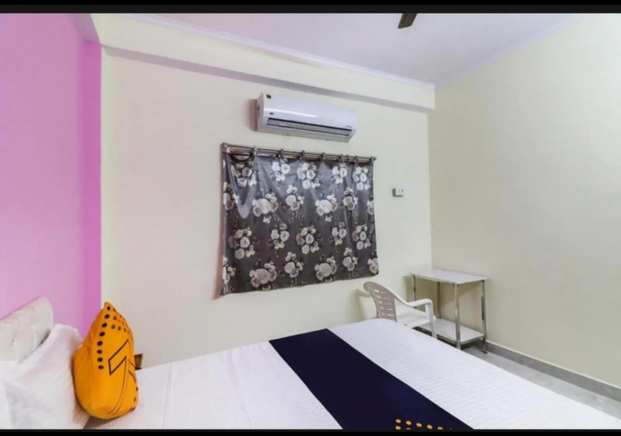 Bed in Vrindavan Lodge By WB Inn