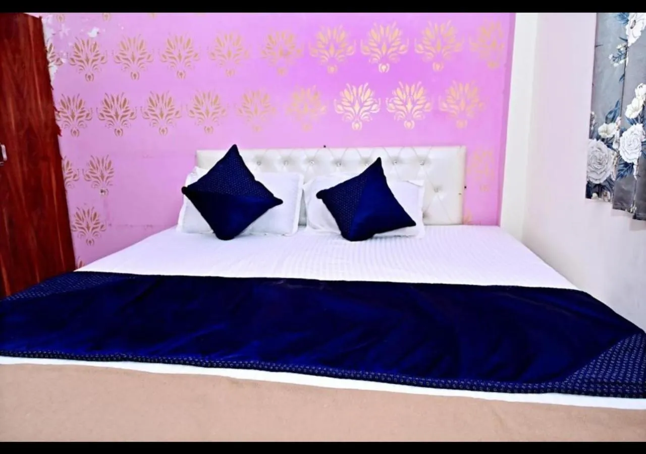 Bed in Vrindavan Lodge By WB Inn