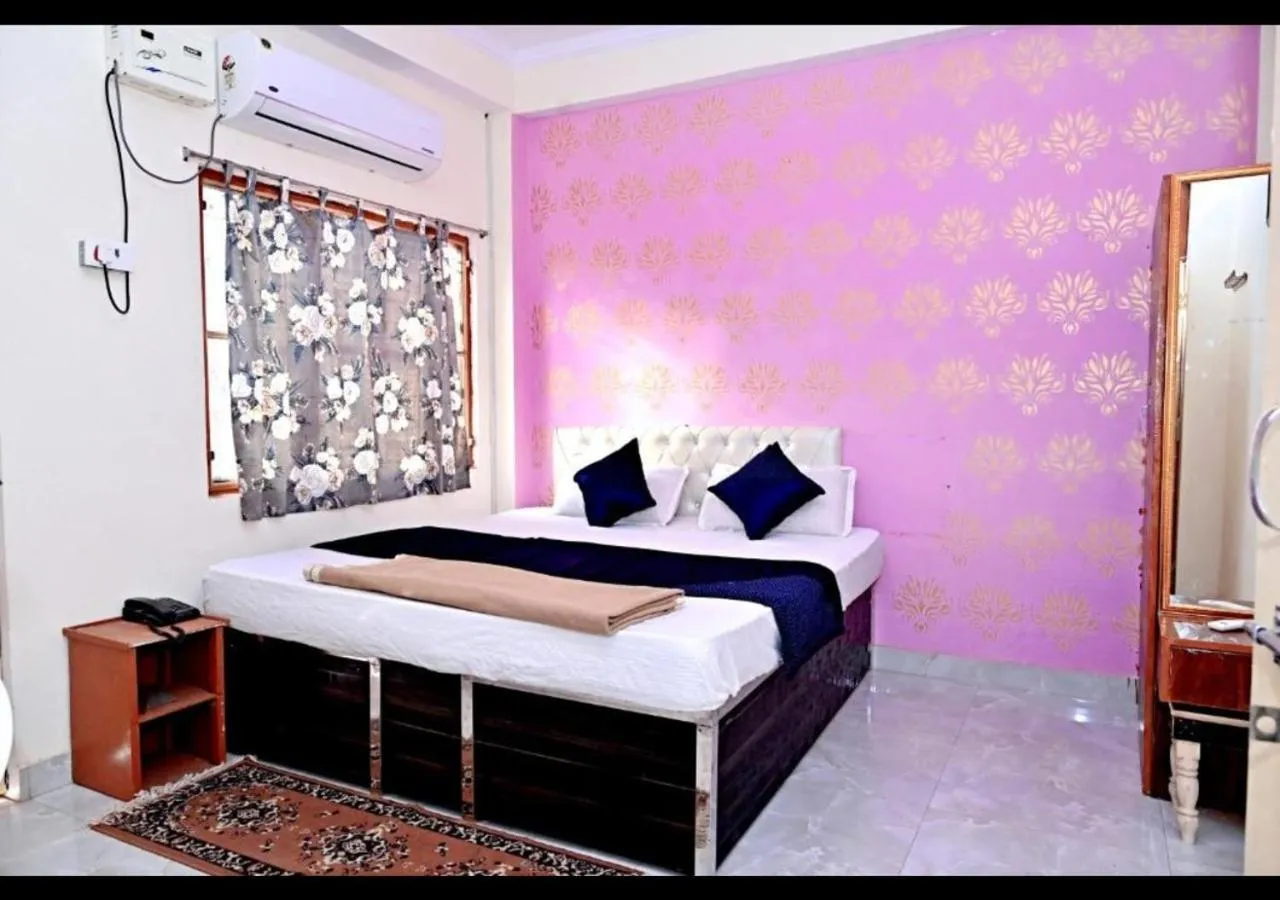 Bed in Vrindavan Lodge By WB Inn