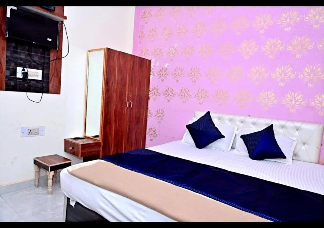 Bed in Vrindavan Lodge By WB Inn