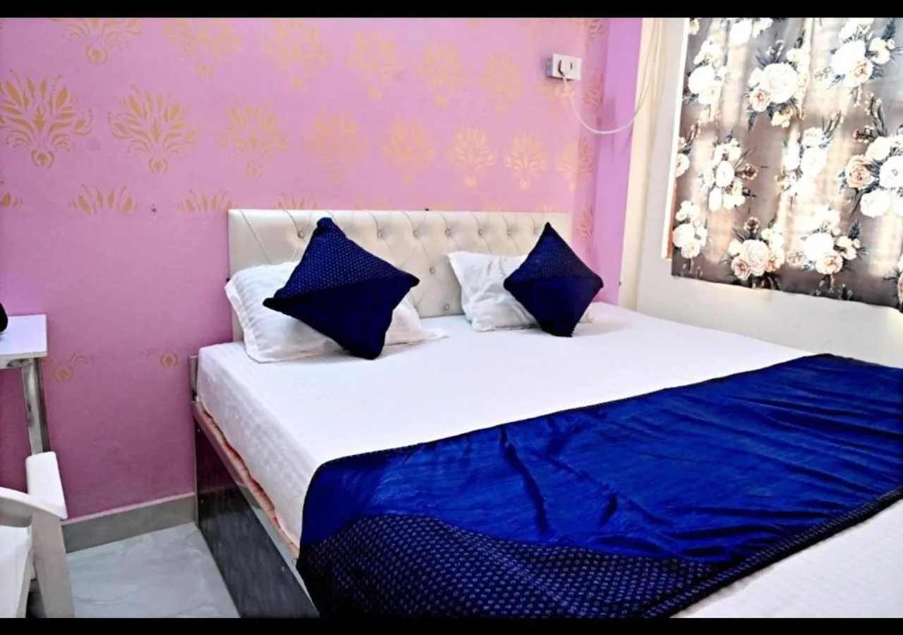 Bed in Vrindavan Lodge By WB Inn