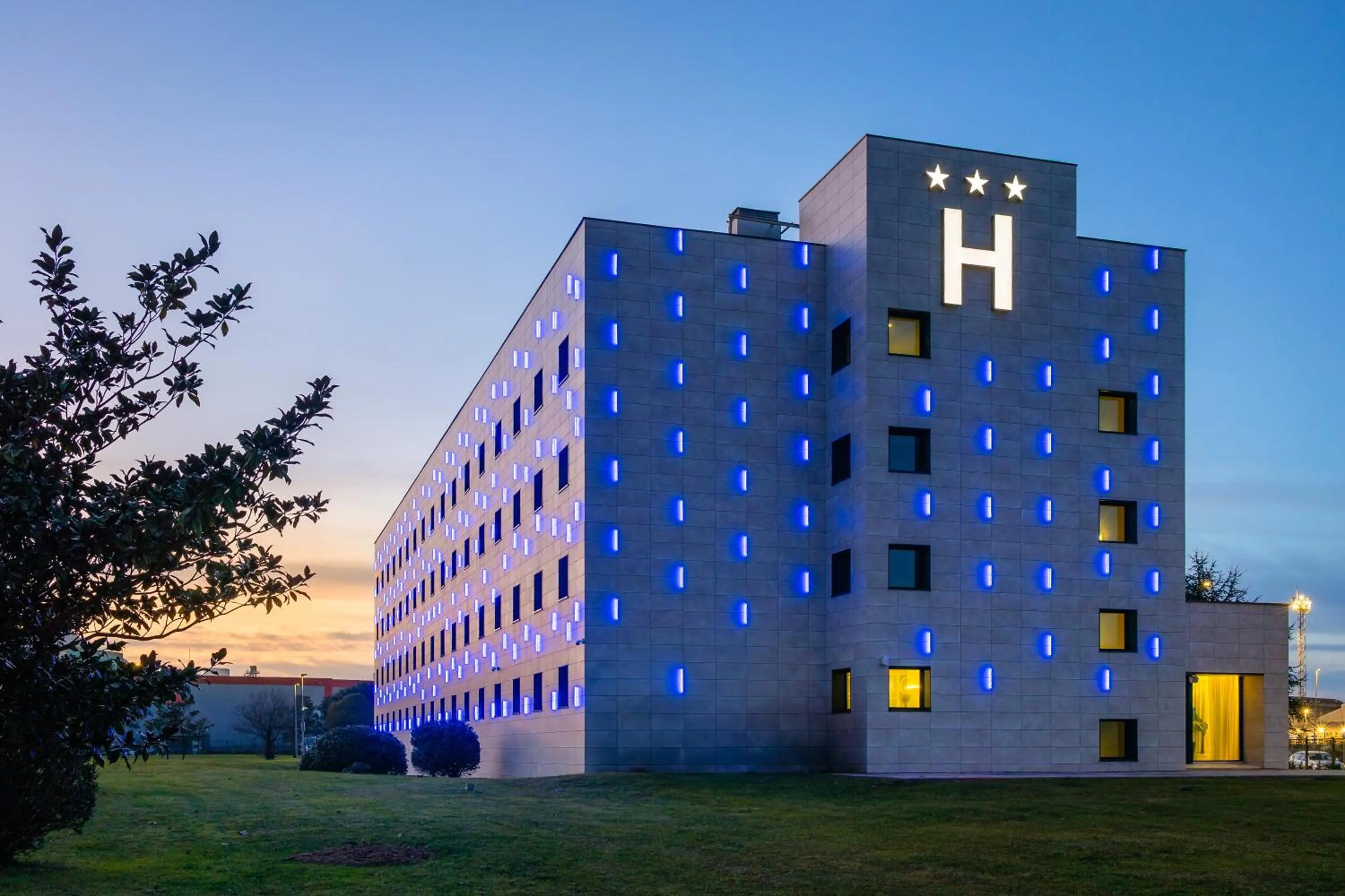 Property building in Hotel Puerta Santander