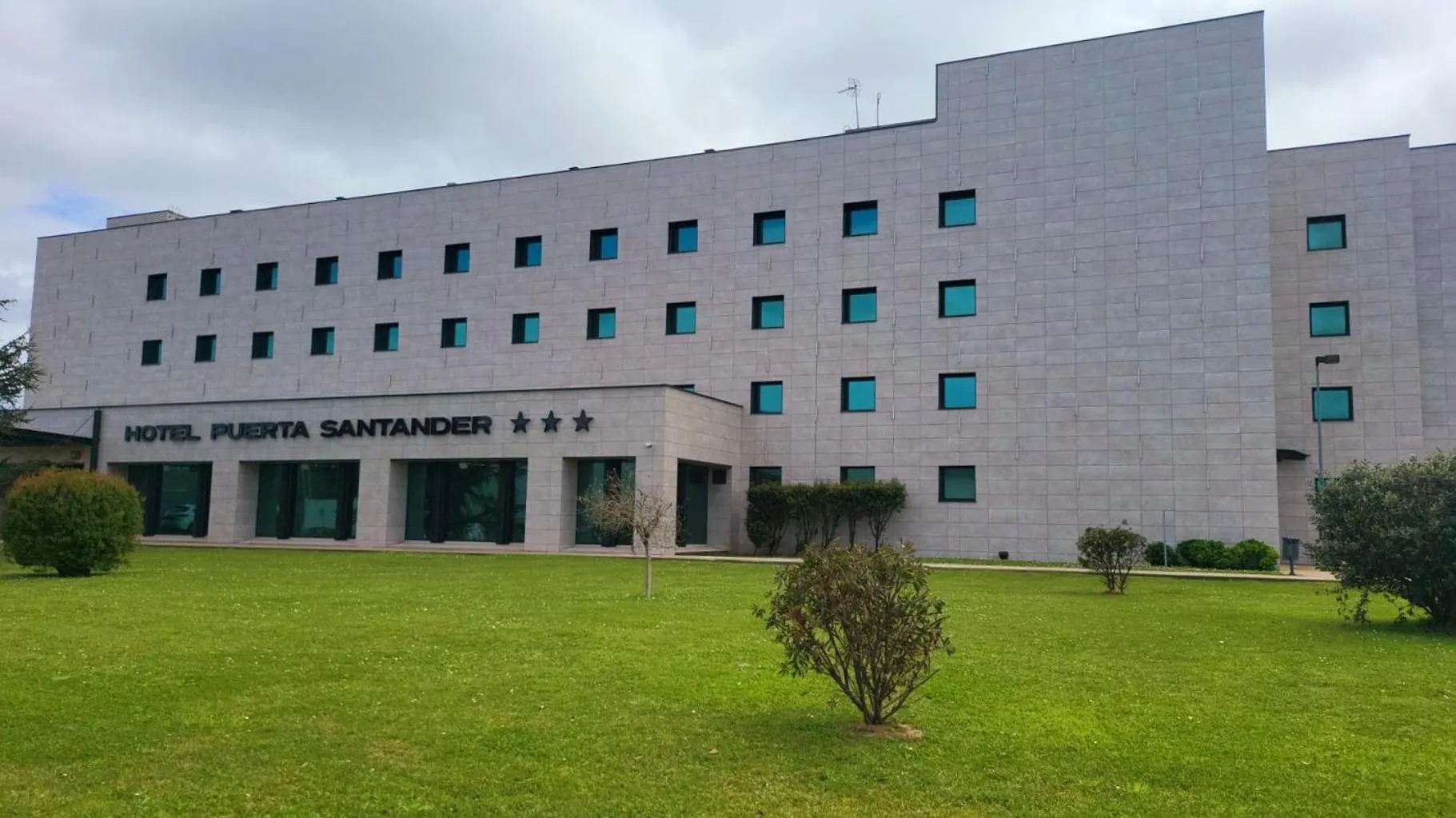 Property building in Hotel Puerta Santander