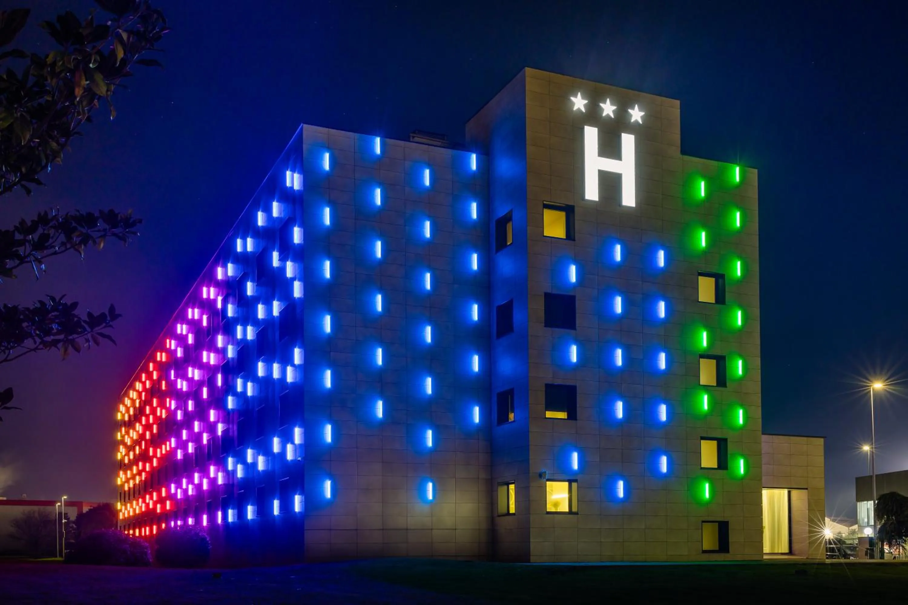 Property building in Hotel Puerta Santander