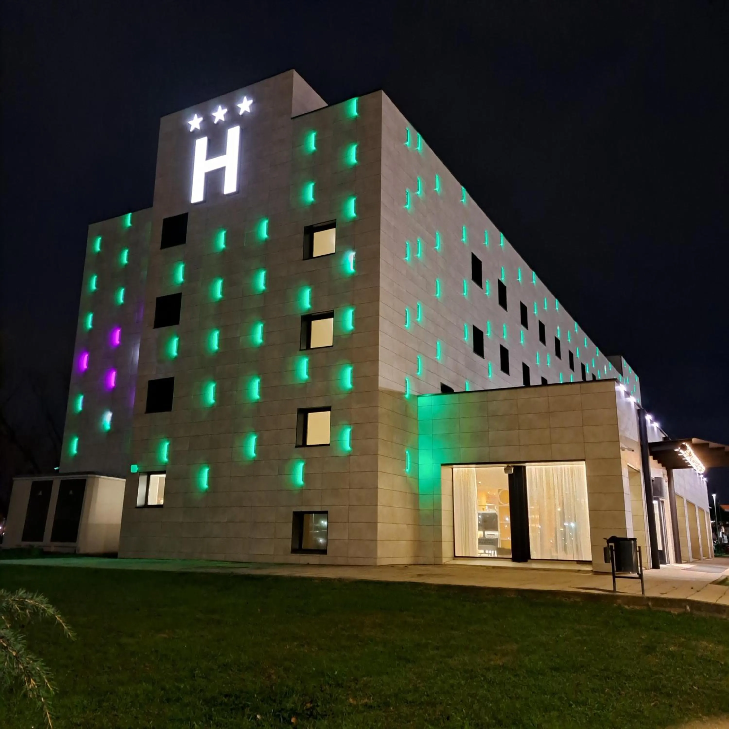 Property building in Hotel Puerta Santander