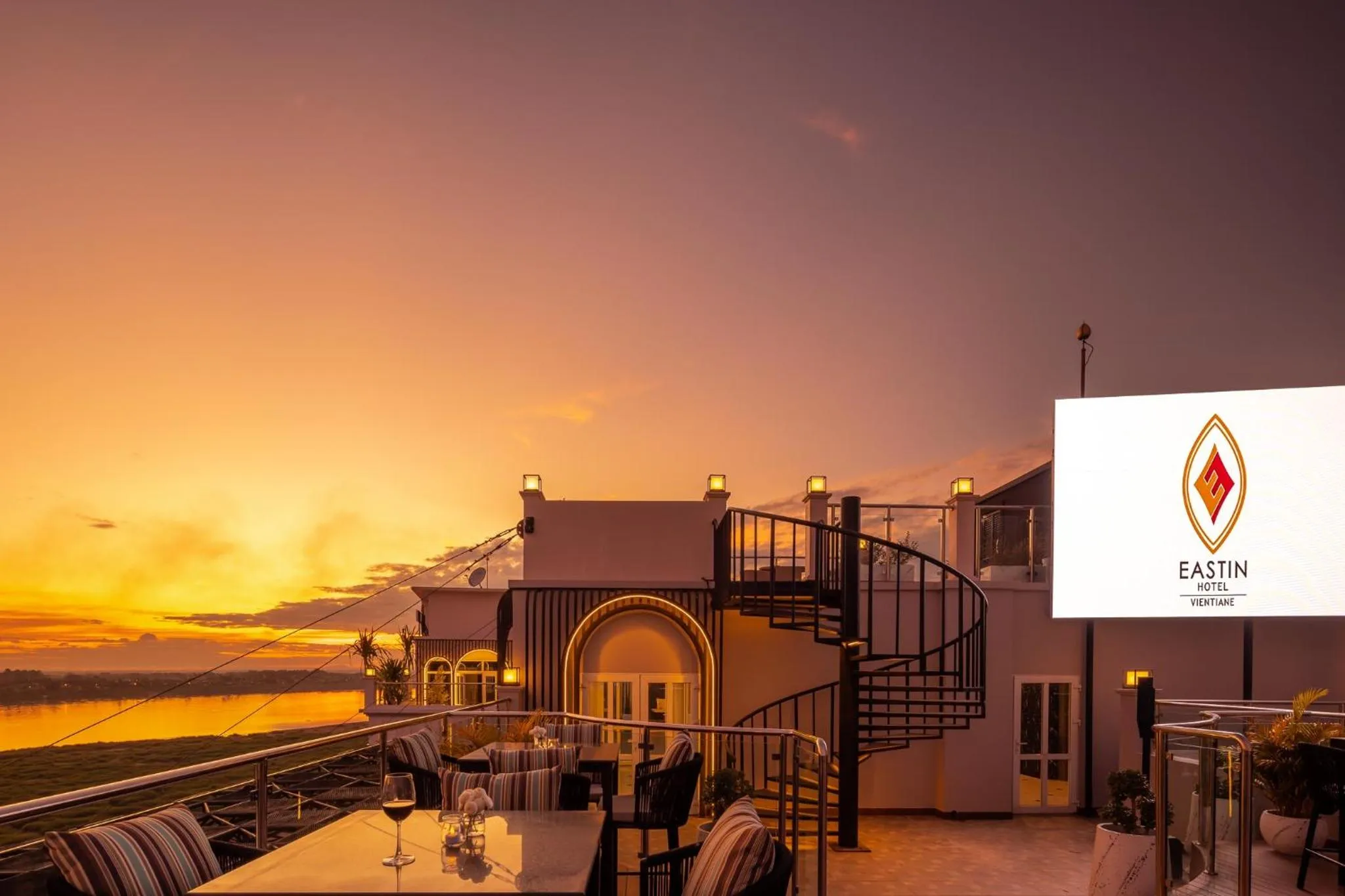 Restaurant/places to eat in Eastin Hotel Vientiane