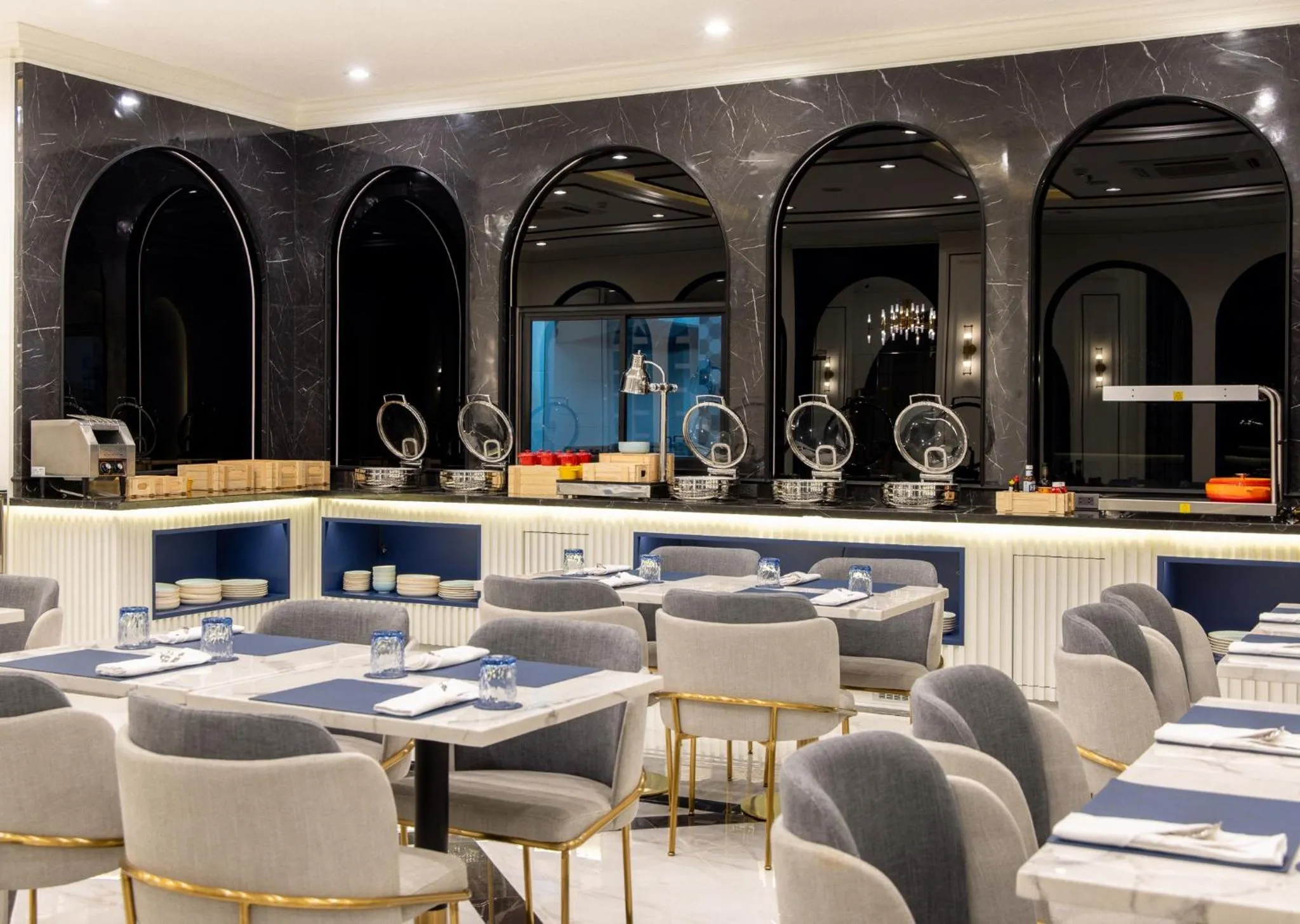 Restaurant/places to eat in Eastin Hotel Vientiane