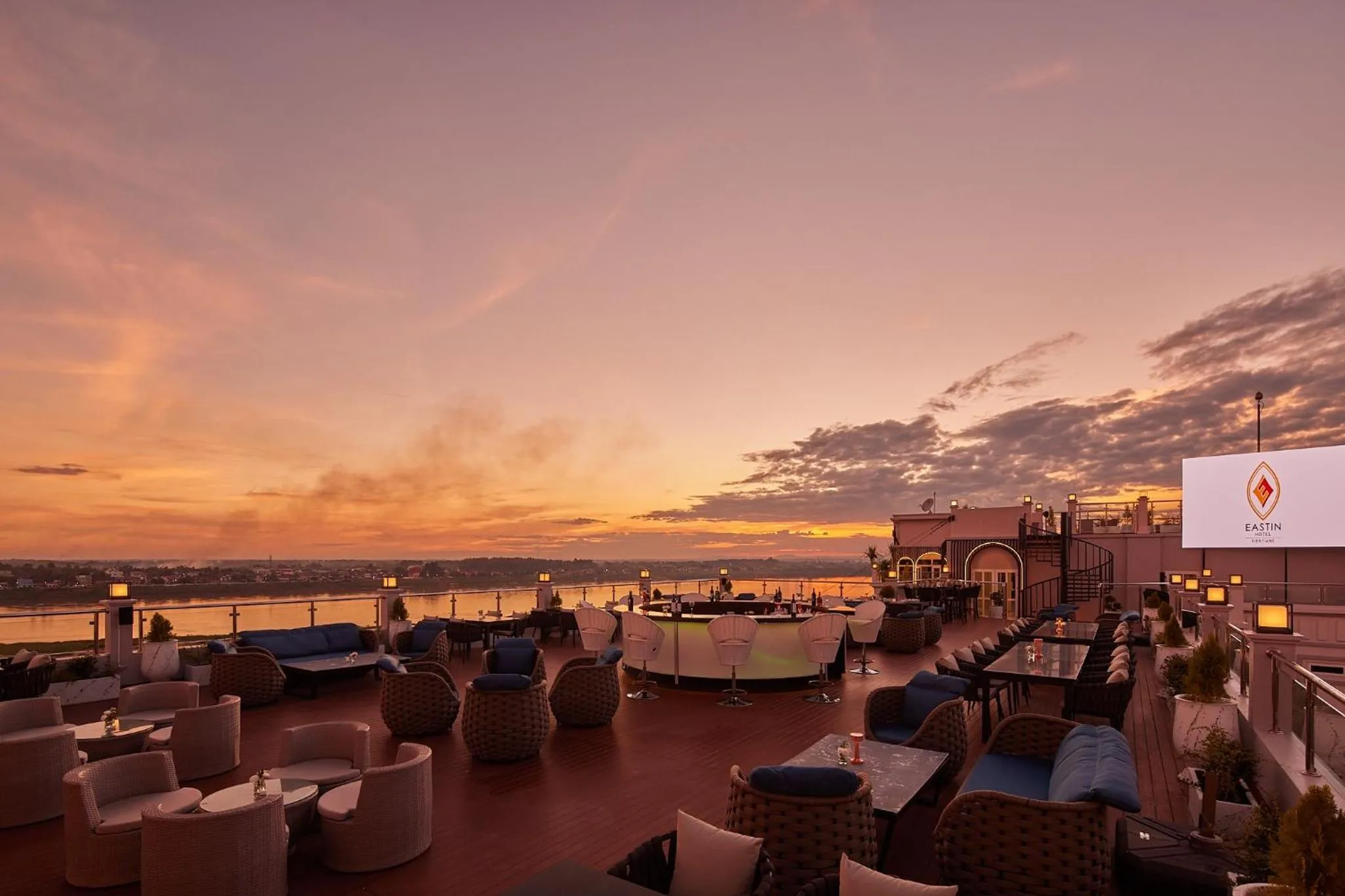 Restaurant/places to eat in Eastin Hotel Vientiane