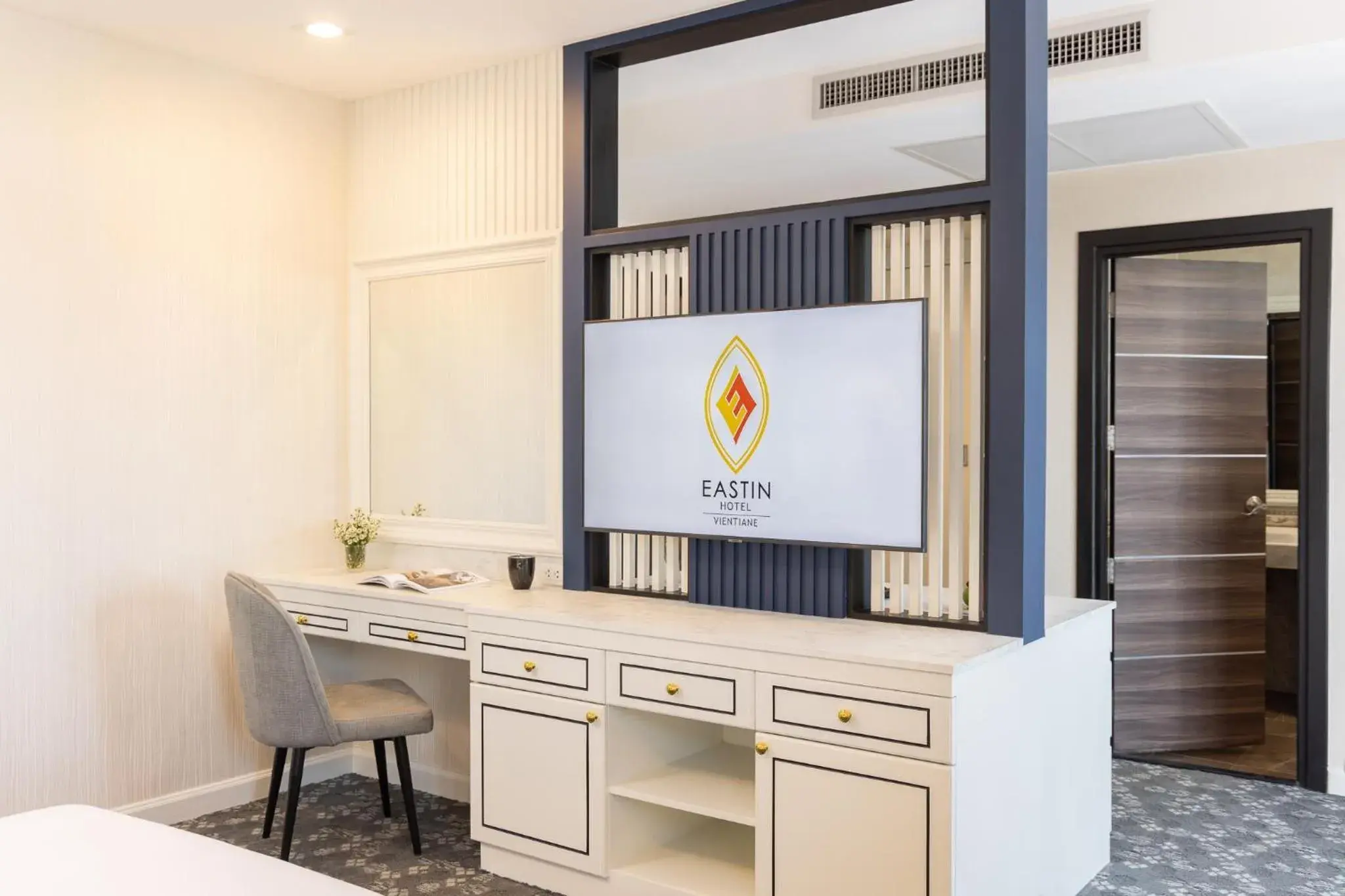 Deluxe Double or Twin Room with Balcony in Eastin Hotel Vientiane Deluxe Double or Twin Room with Balcony in Eastin Hotel Vientiane