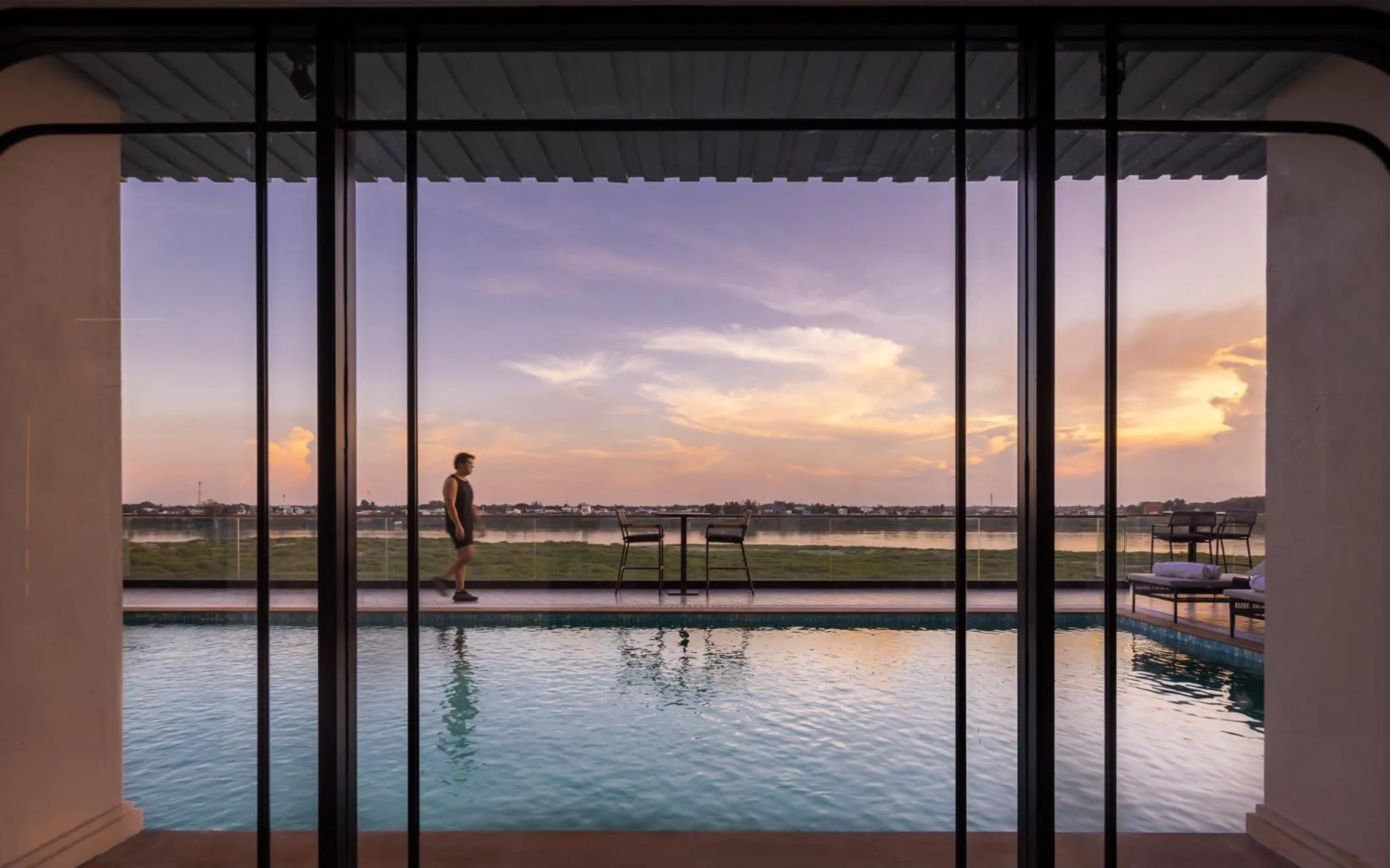 Swimming pool in Eastin Hotel Vientiane