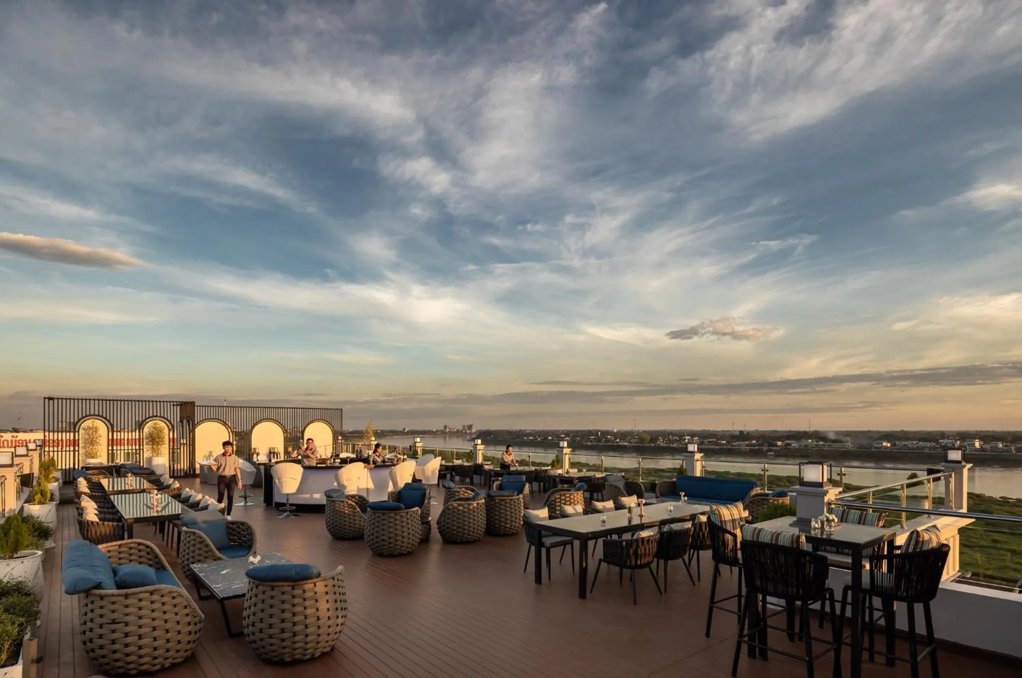 Restaurant/places to eat in Eastin Hotel Vientiane