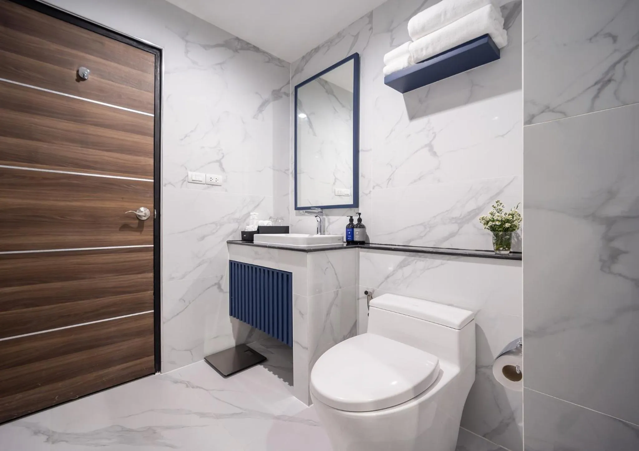 Shower in Eastin Hotel Vientiane