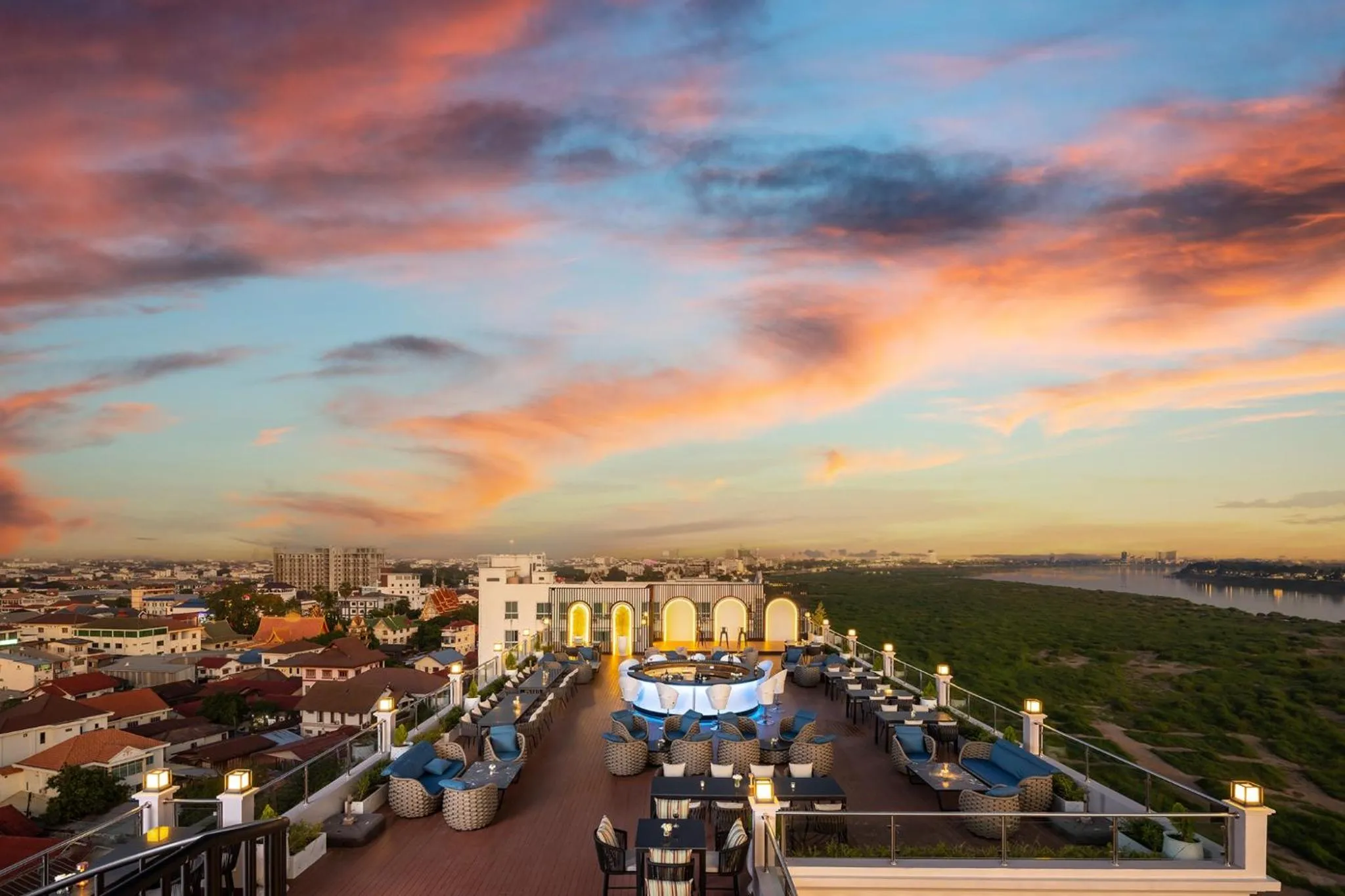 Restaurant/places to eat in Eastin Hotel Vientiane