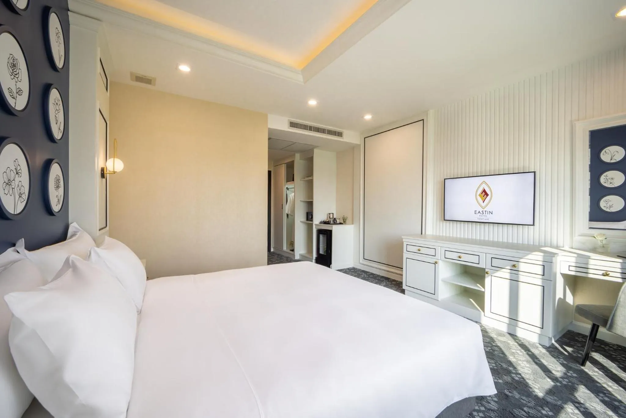 Bed in Eastin Hotel Vientiane