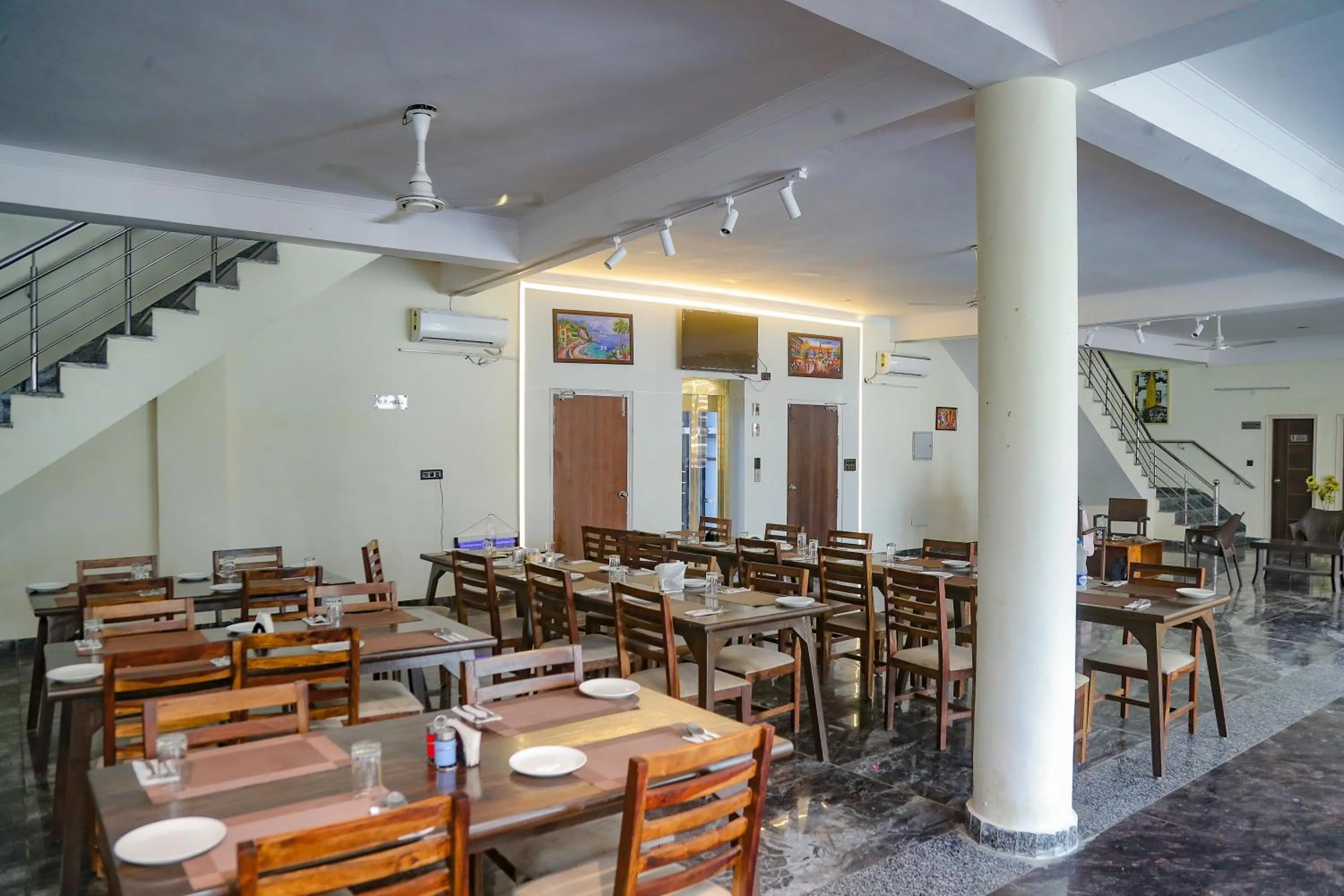 Restaurant/places to eat in White House Country Inn By PEARL Luxury Hotel In Jhajjar