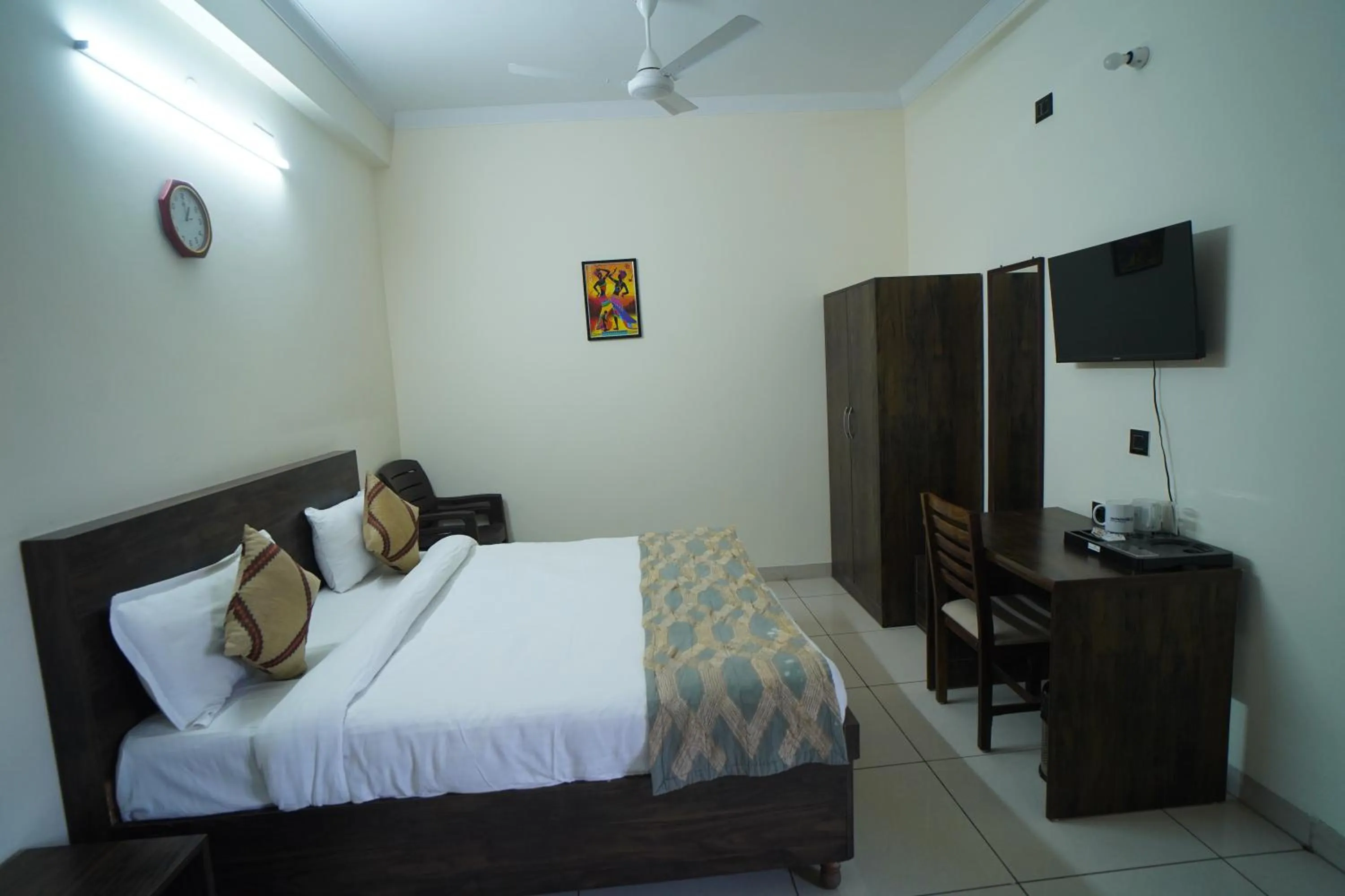 Photo of the whole room, Bed in White House Country Inn By PEARL Luxury Hotel In Jhajjar