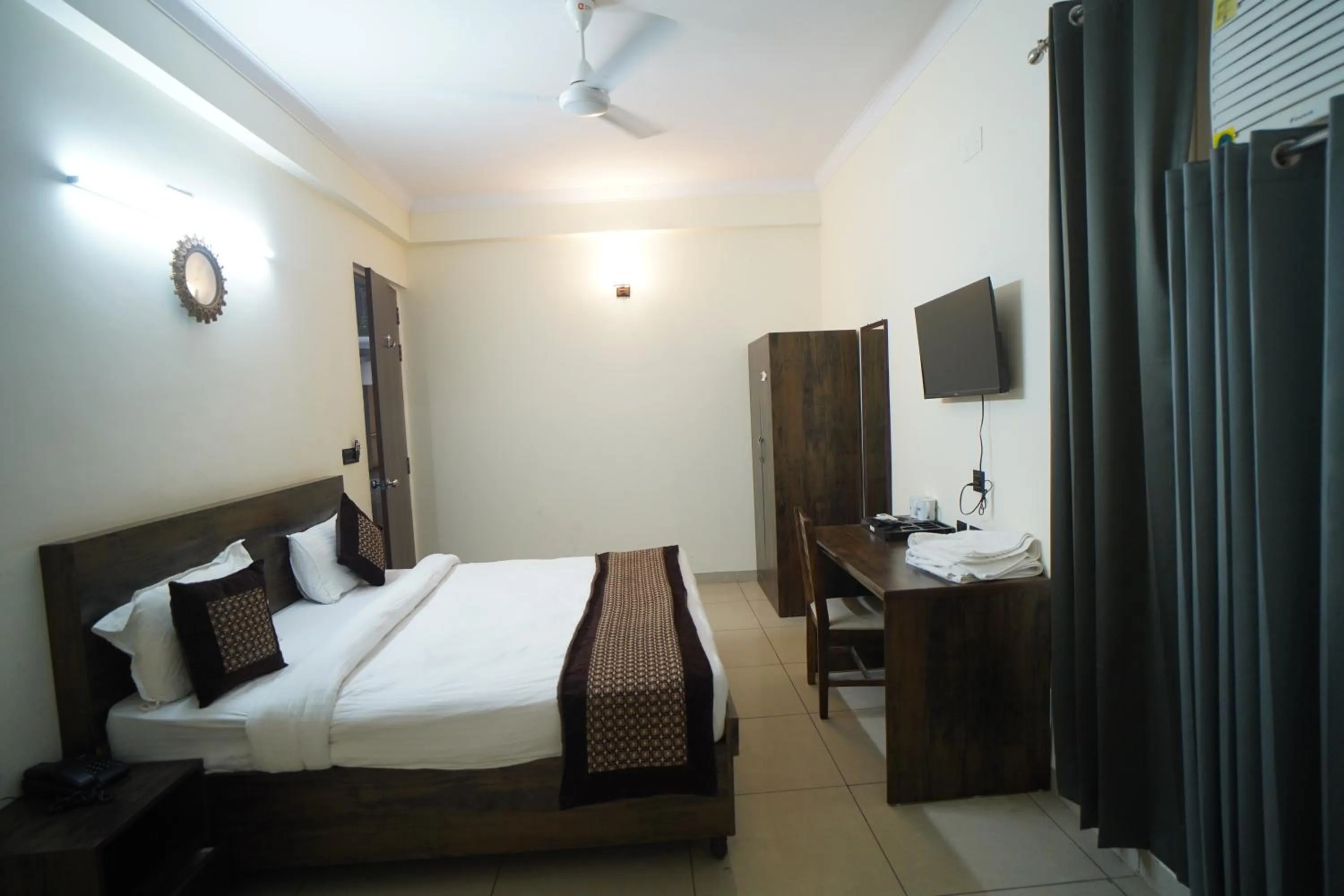Photo of the whole room, Bed in White House Country Inn By PEARL Luxury Hotel In Jhajjar