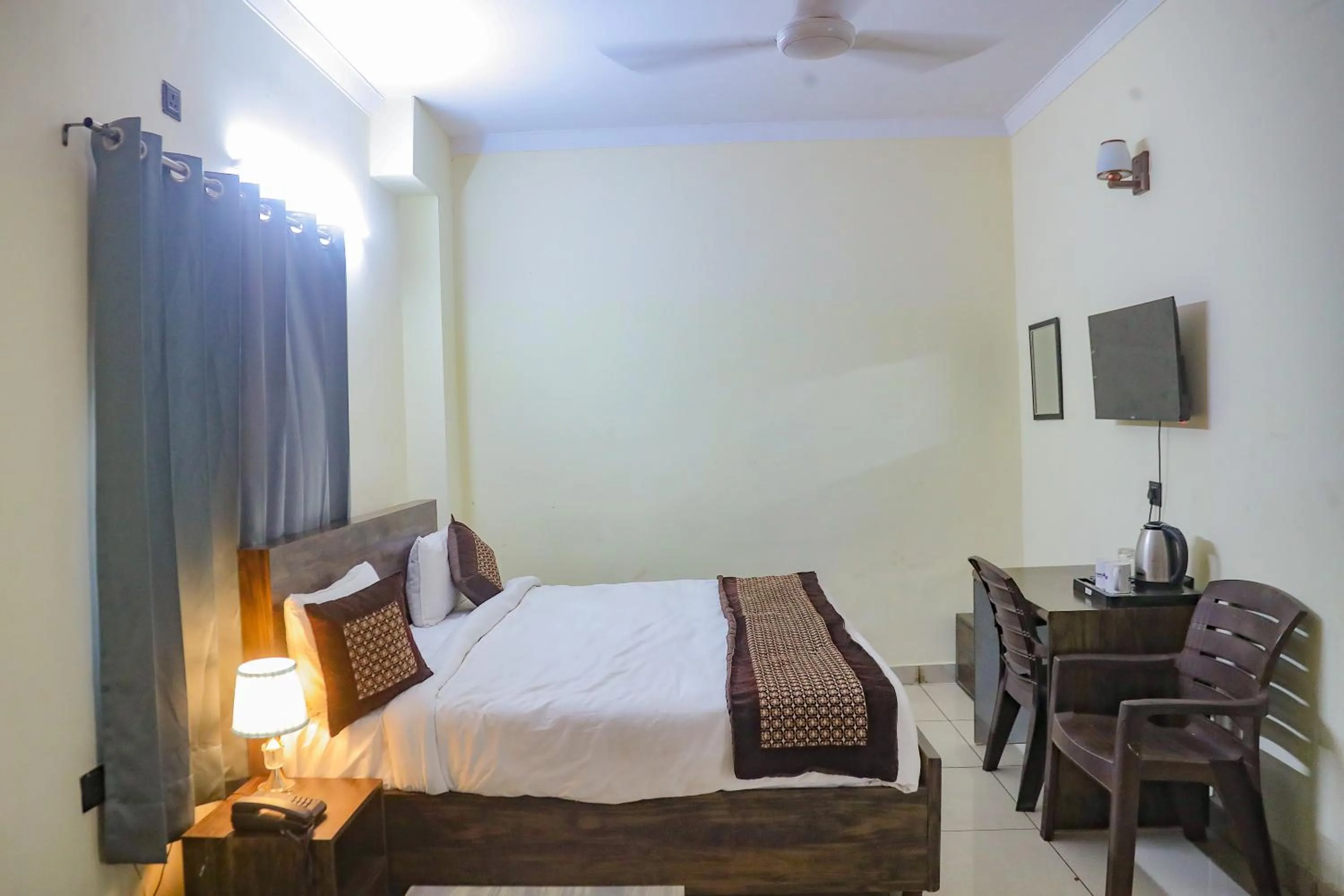 Photo of the whole room, Bed in White House Country Inn By PEARL Luxury Hotel In Jhajjar