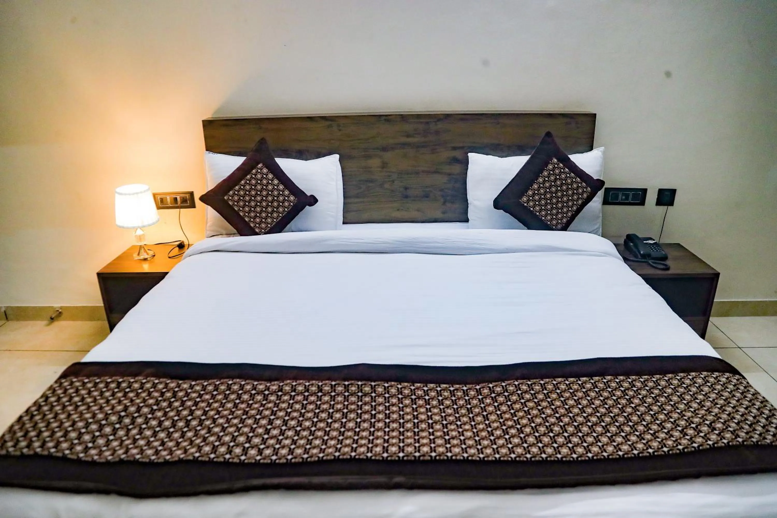 Photo of the whole room, Bed in White House Country Inn By PEARL Luxury Hotel In Jhajjar